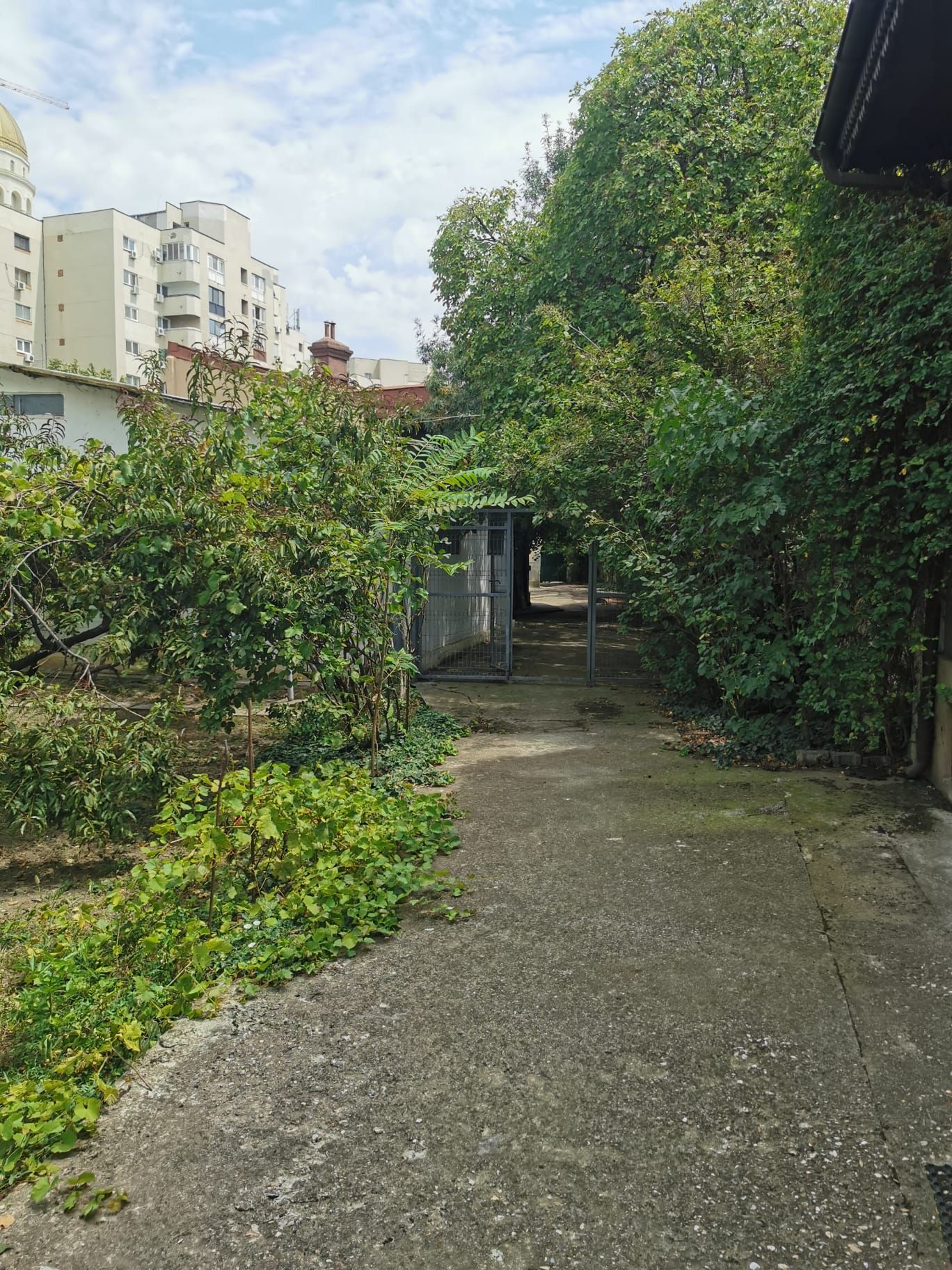 Cel mai ieftin teren central! -  strada Acvila nr 16.  -13 Septembrie — fotografia 7
