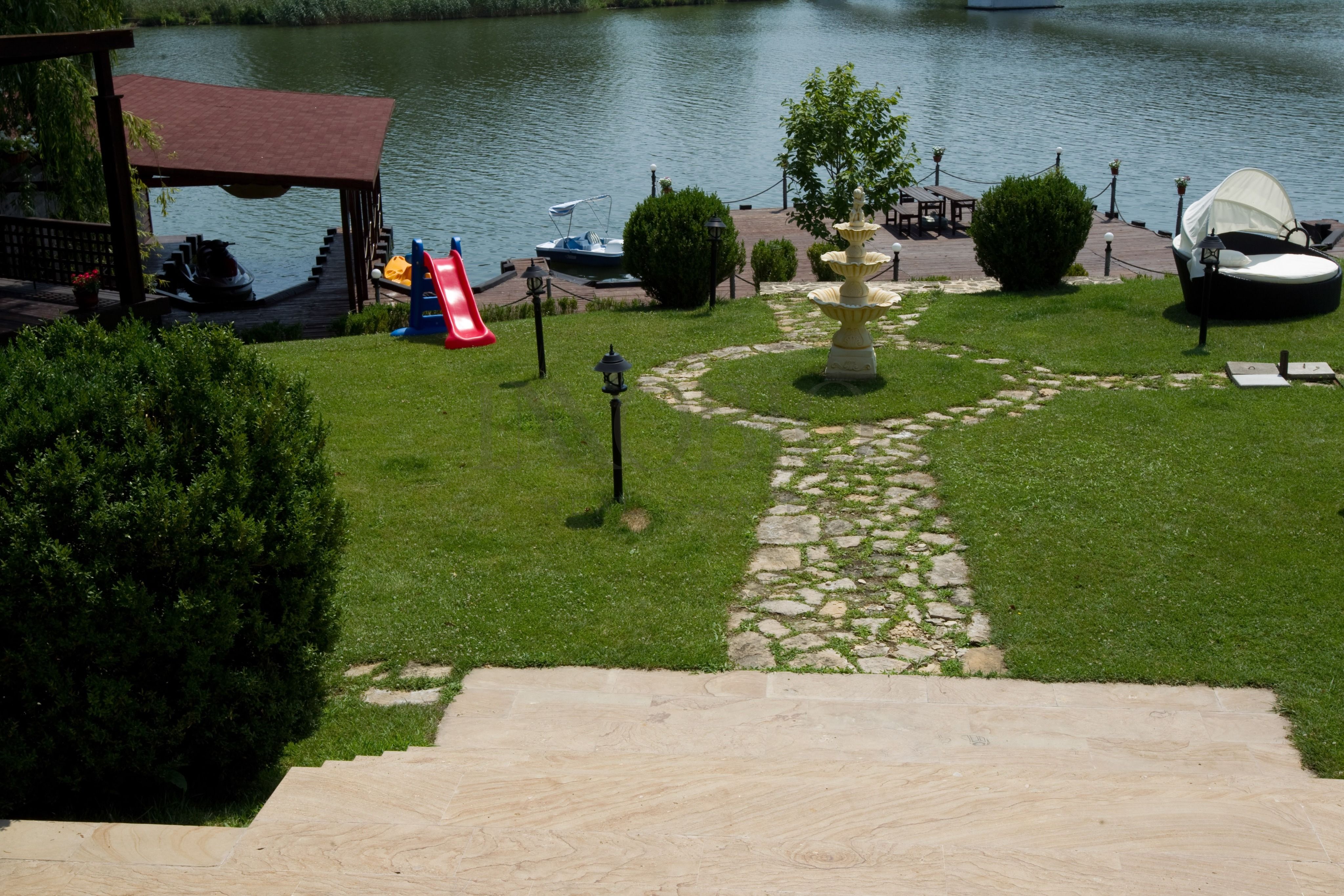 Vilă pe malul Lacului Snagov | 3.000 mp teren | 90 m deschidere lac — fotografia 12