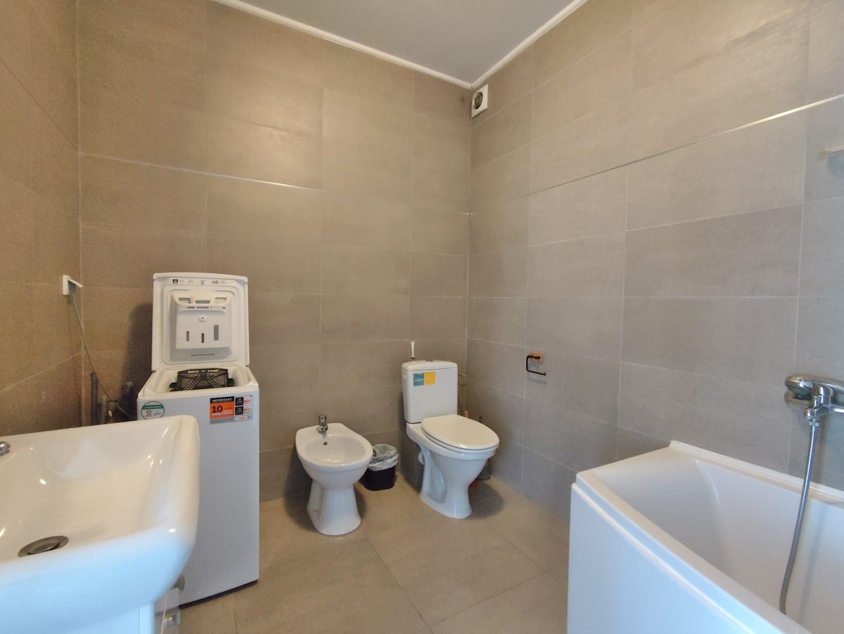 Apartament 3 camere in Cartierul Luceafarul, Oradea - inchiriere — fotografia 14