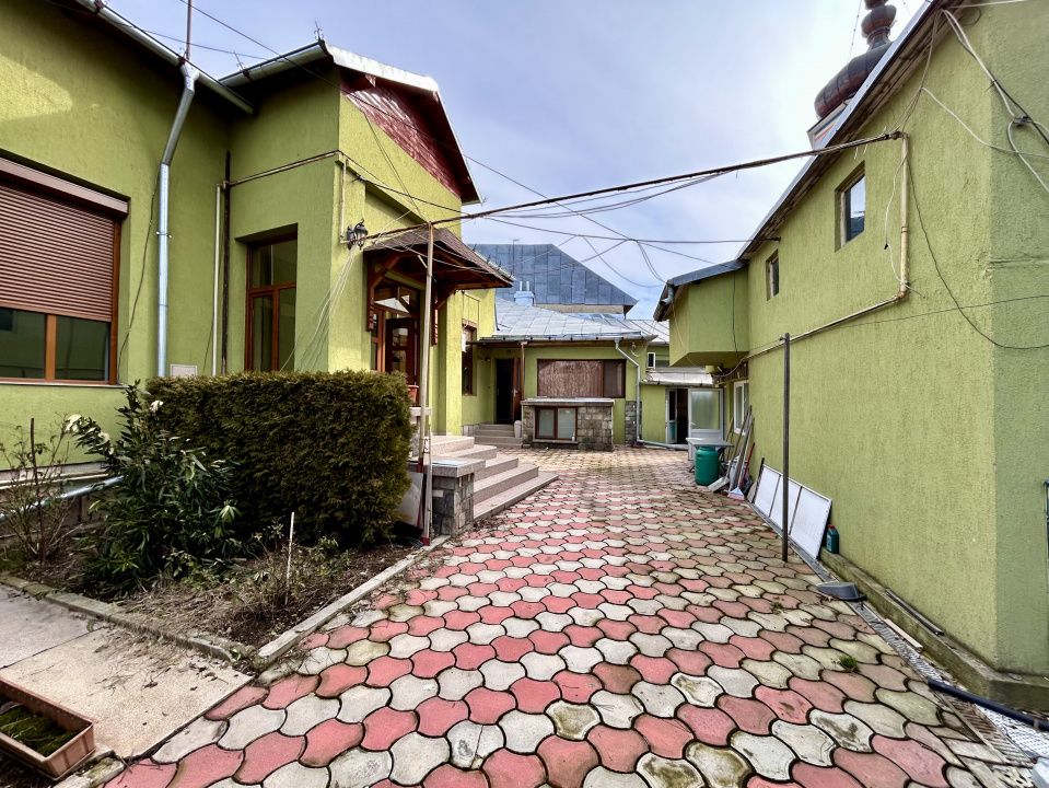Casa 9 camere, 4 bai, 3 locuri de parcare, Central, Ploiesti