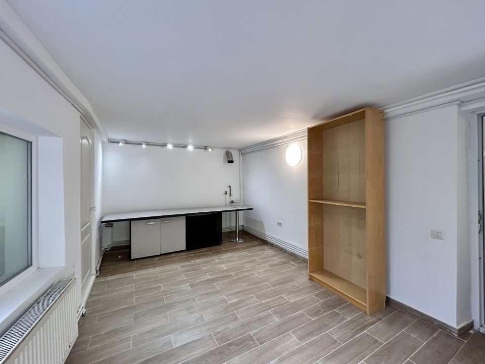 Casa 9 camere, 4 bai, 3 locuri de parcare, Central, Ploiesti — fotografia 31