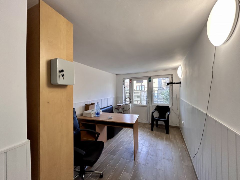 Casa 9 camere, 4 bai, 3 locuri de parcare, Central, Ploiesti — fotografia 32