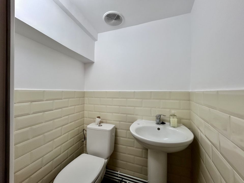 Casa 9 camere, 4 bai, 3 locuri de parcare, Central, Ploiesti — fotografia 33