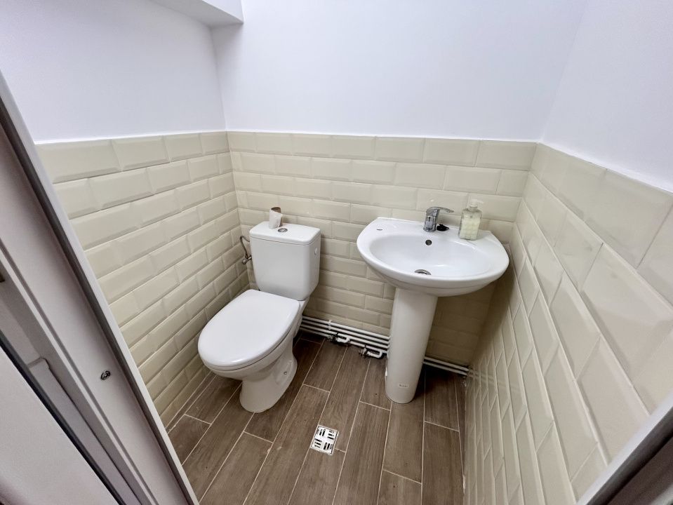 Casa 9 camere, 4 bai, 3 locuri de parcare, Central, Ploiesti — fotografia 34