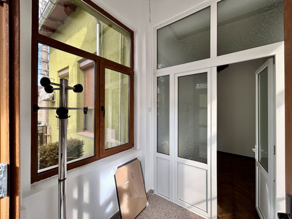 Casa 9 camere, 4 bai, 3 locuri de parcare, Central, Ploiesti — fotografia 4