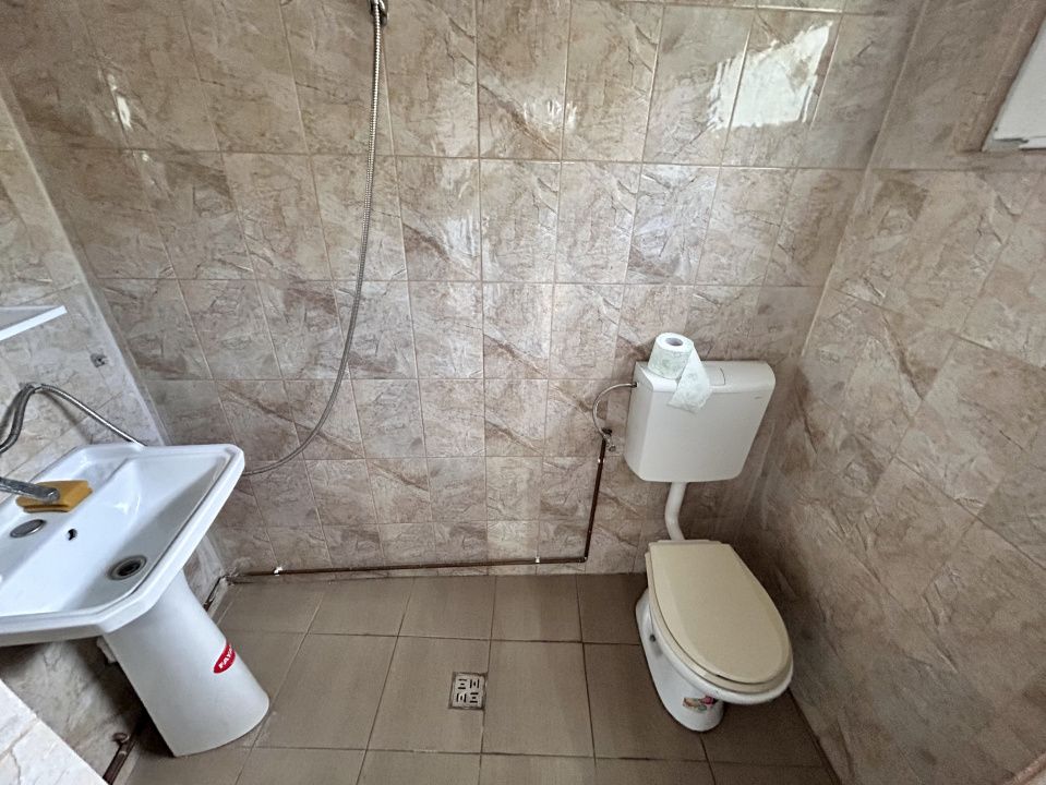 Casa 9 camere, 4 bai, 3 locuri de parcare, Central, Ploiesti — fotografia 40