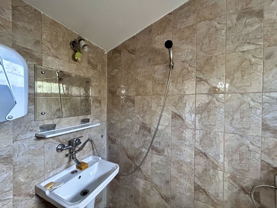Casa 9 camere, 4 bai, 3 locuri de parcare, Central, Ploiesti — fotografia 41