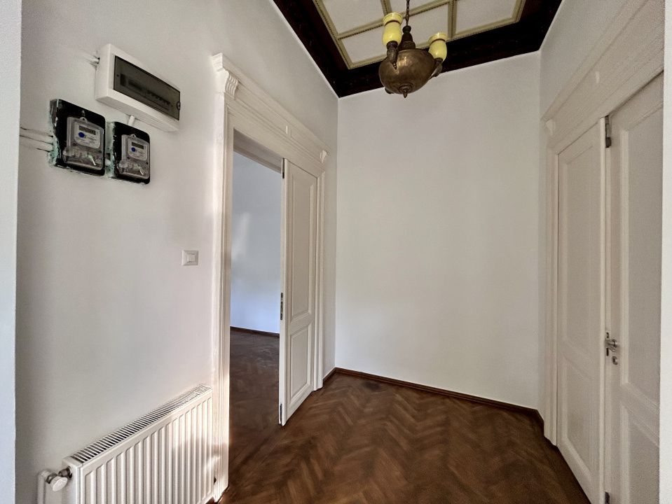 Casa 9 camere, 4 bai, 3 locuri de parcare, Central, Ploiesti — fotografia 5