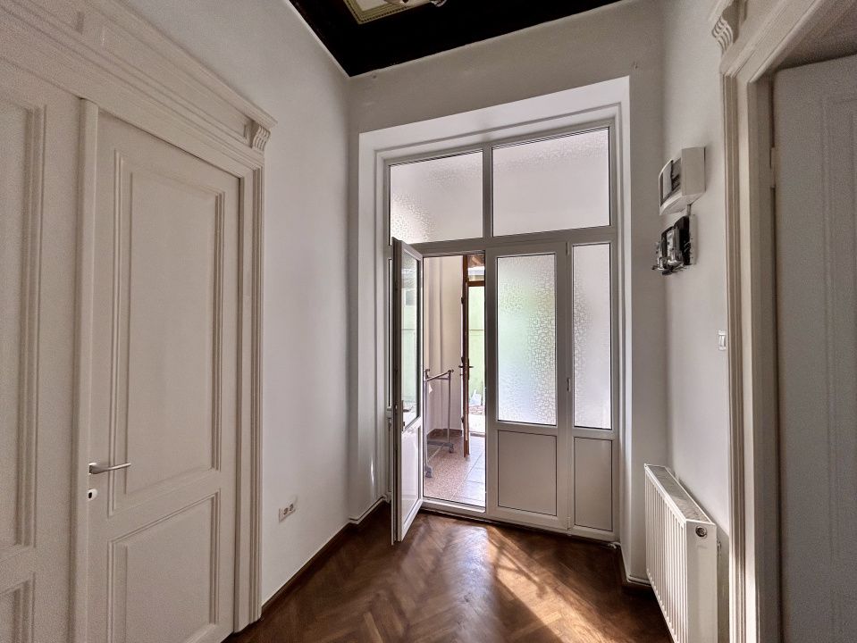 Casa 9 camere, 4 bai, 3 locuri de parcare, Central, Ploiesti — fotografia 6