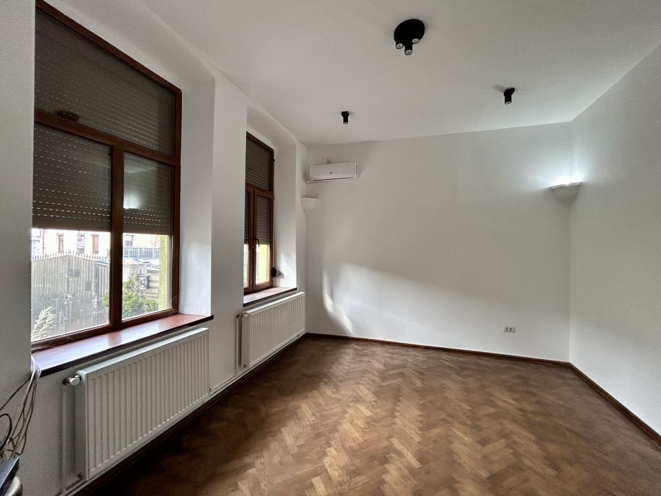 Casa 9 camere, 4 bai, 3 locuri de parcare, Central, Ploiesti — fotografia 7