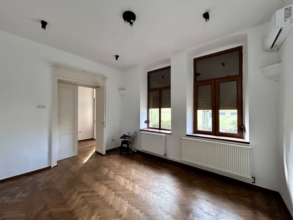 Casa 9 camere, 4 bai, 3 locuri de parcare, Central, Ploiesti — fotografia 8