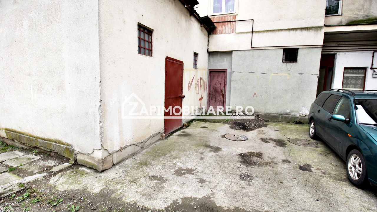 Hală + birouri si spatiu comercial 700 mp. teren 2.500 mp — fotografia 10