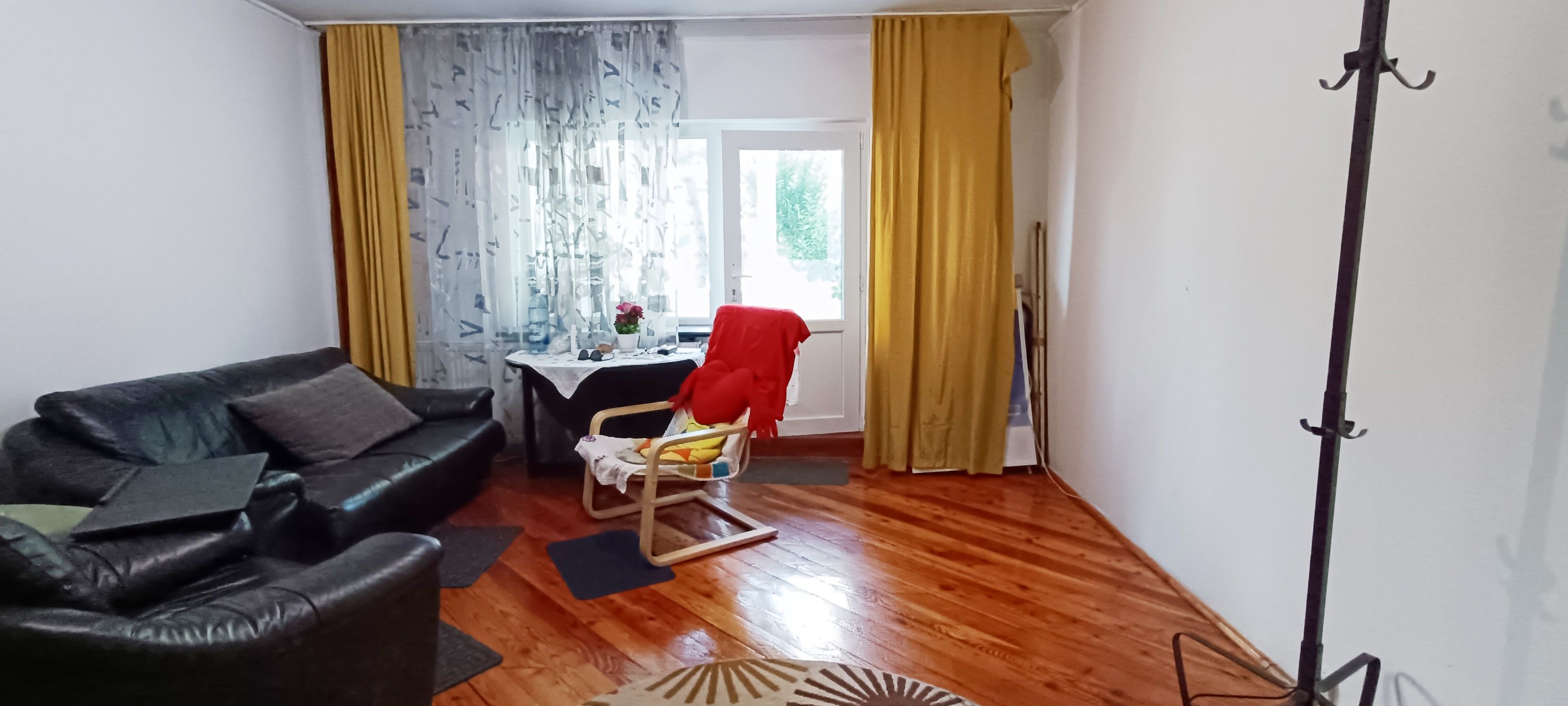 Apartament cu 3 camere decomandate,Carpatilor-Judetean