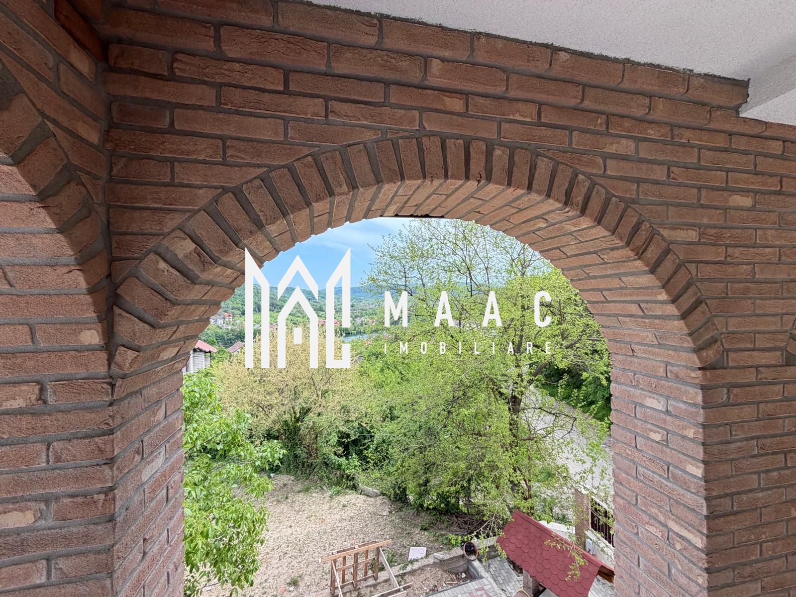 Casă 8 camere | Bujoreni, Vâlcea | 360 mp, teren 1000 mp — fotografia 9