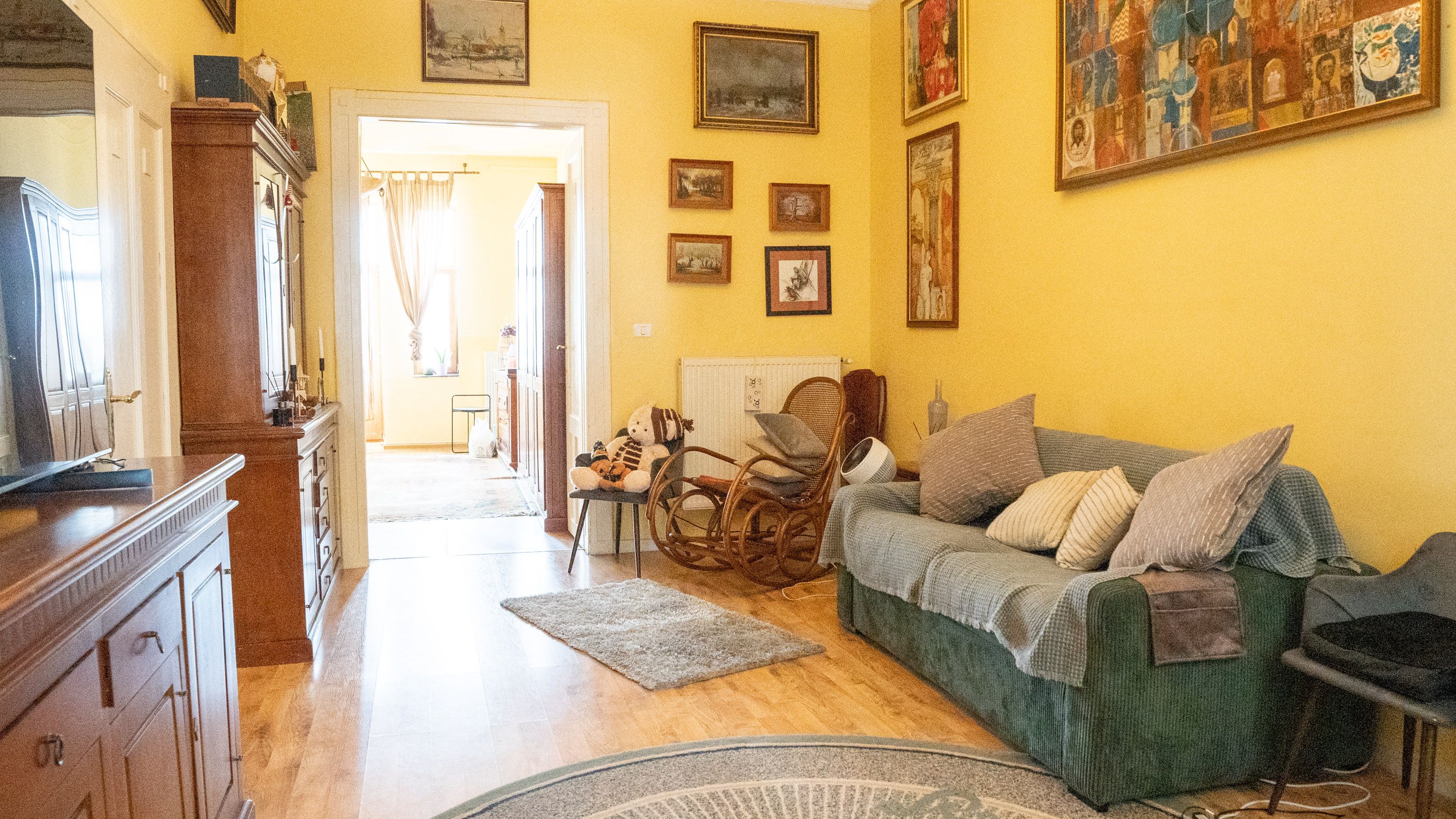 2 camere. Adresă centrală. 99 mp construiți. 2 băi. Etaj 3.