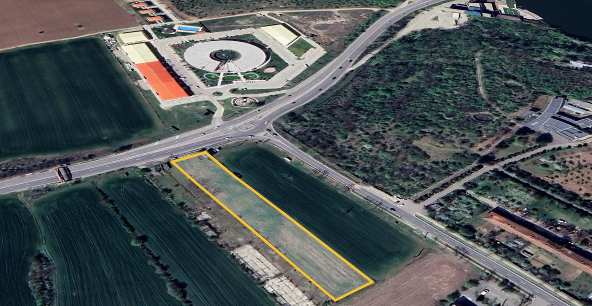 Pret redus! Snagov Plaza, 5000 mp intravilan,  deschidere la DN1 — fotografia 12