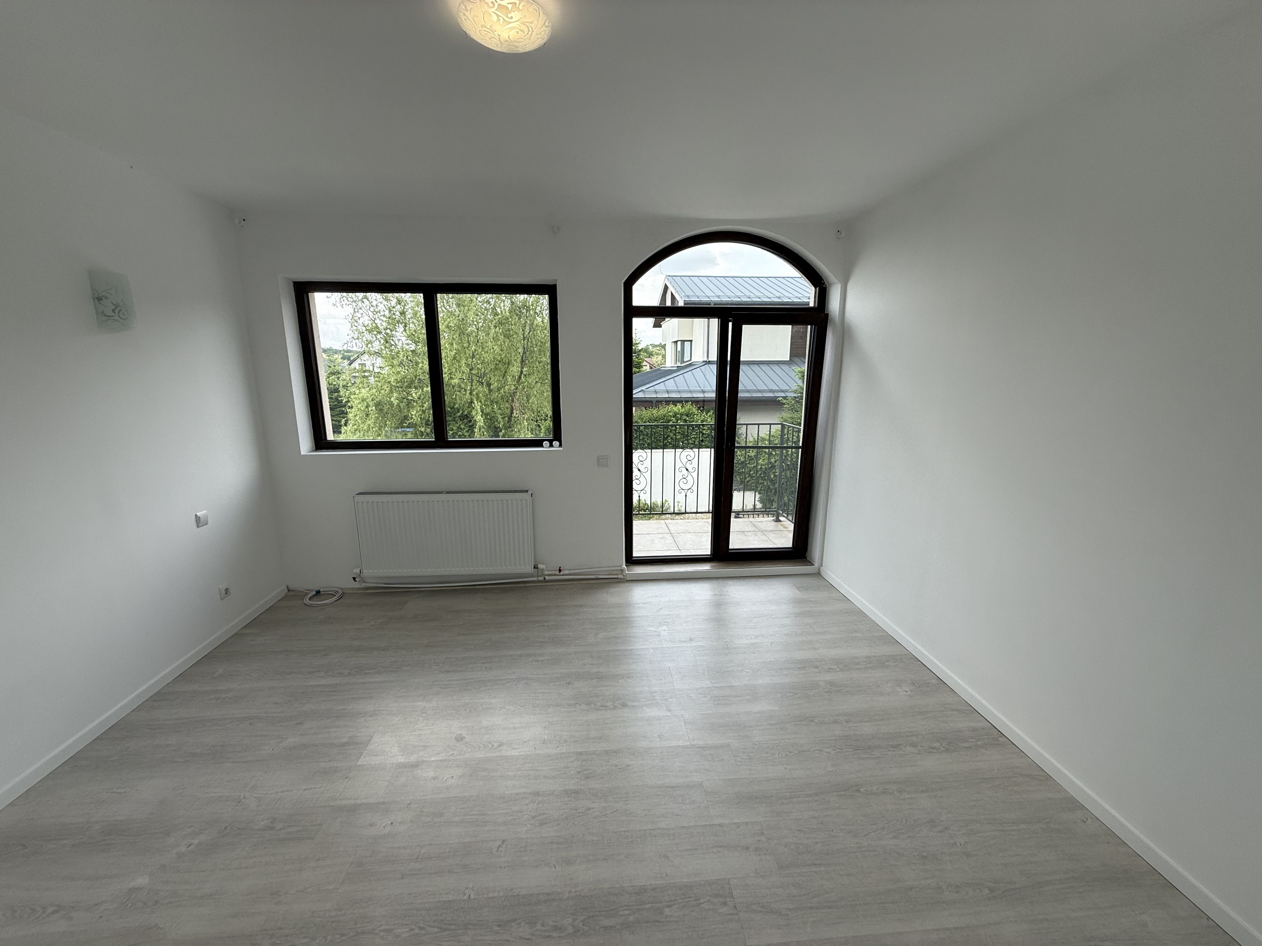 Vila 4 camere cu arhitectura deosebita langa pădure in Corbeanca ! — fotografia 11