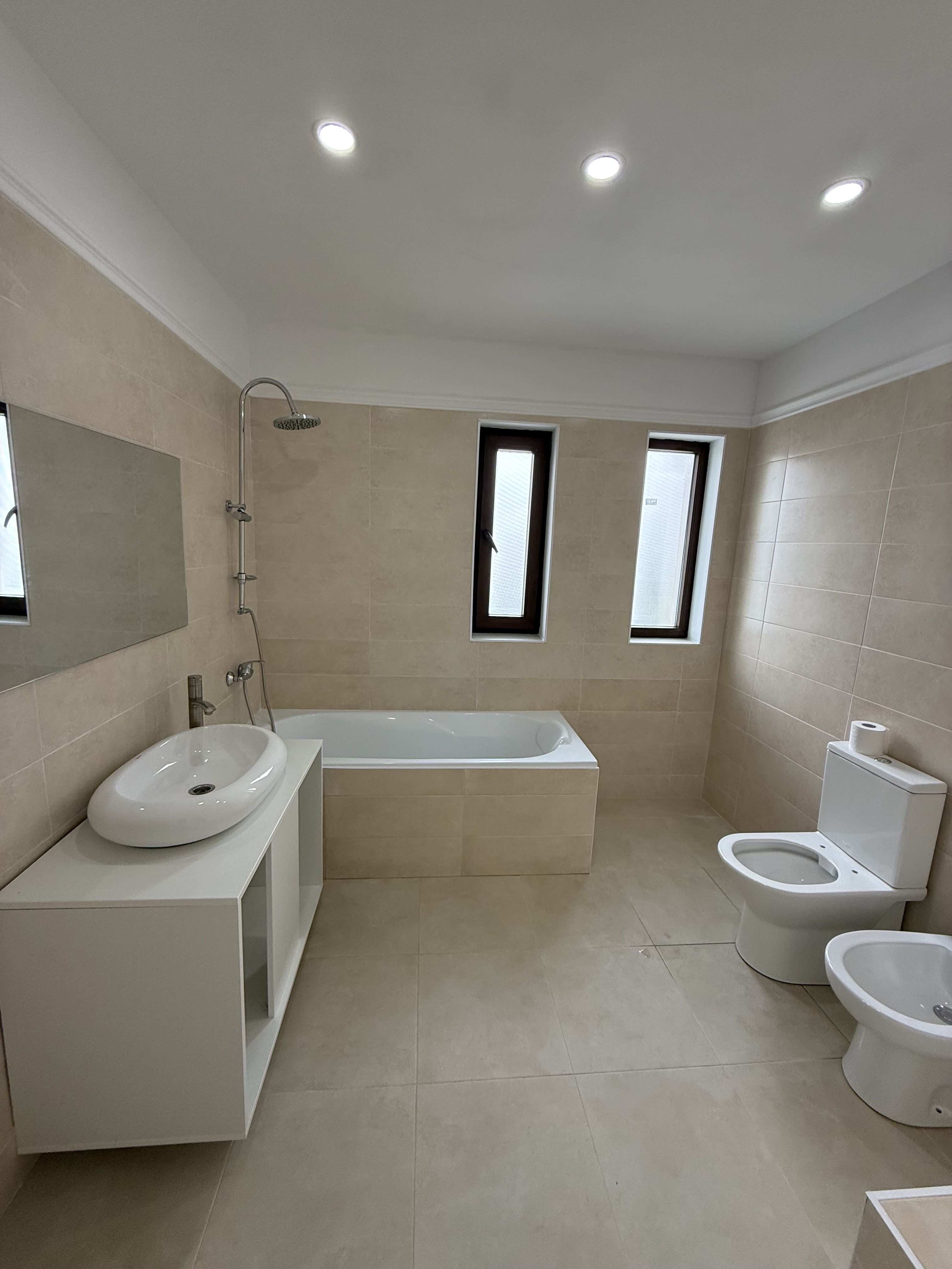 Vila 4 camere cu arhitectura deosebita langa pădure in Corbeanca ! — fotografia 13