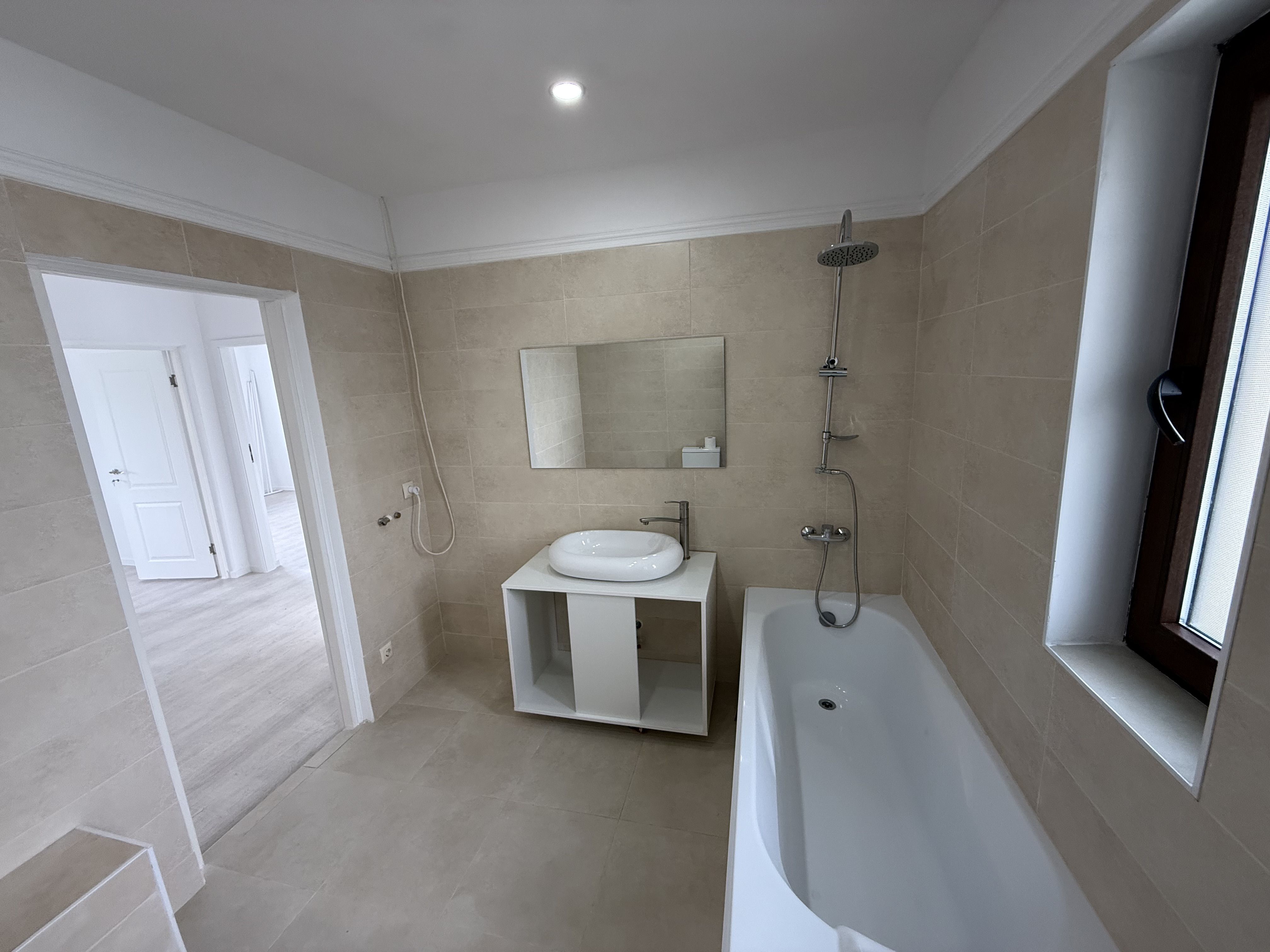 Vila 4 camere cu arhitectura deosebita langa pădure in Corbeanca ! — fotografia 14