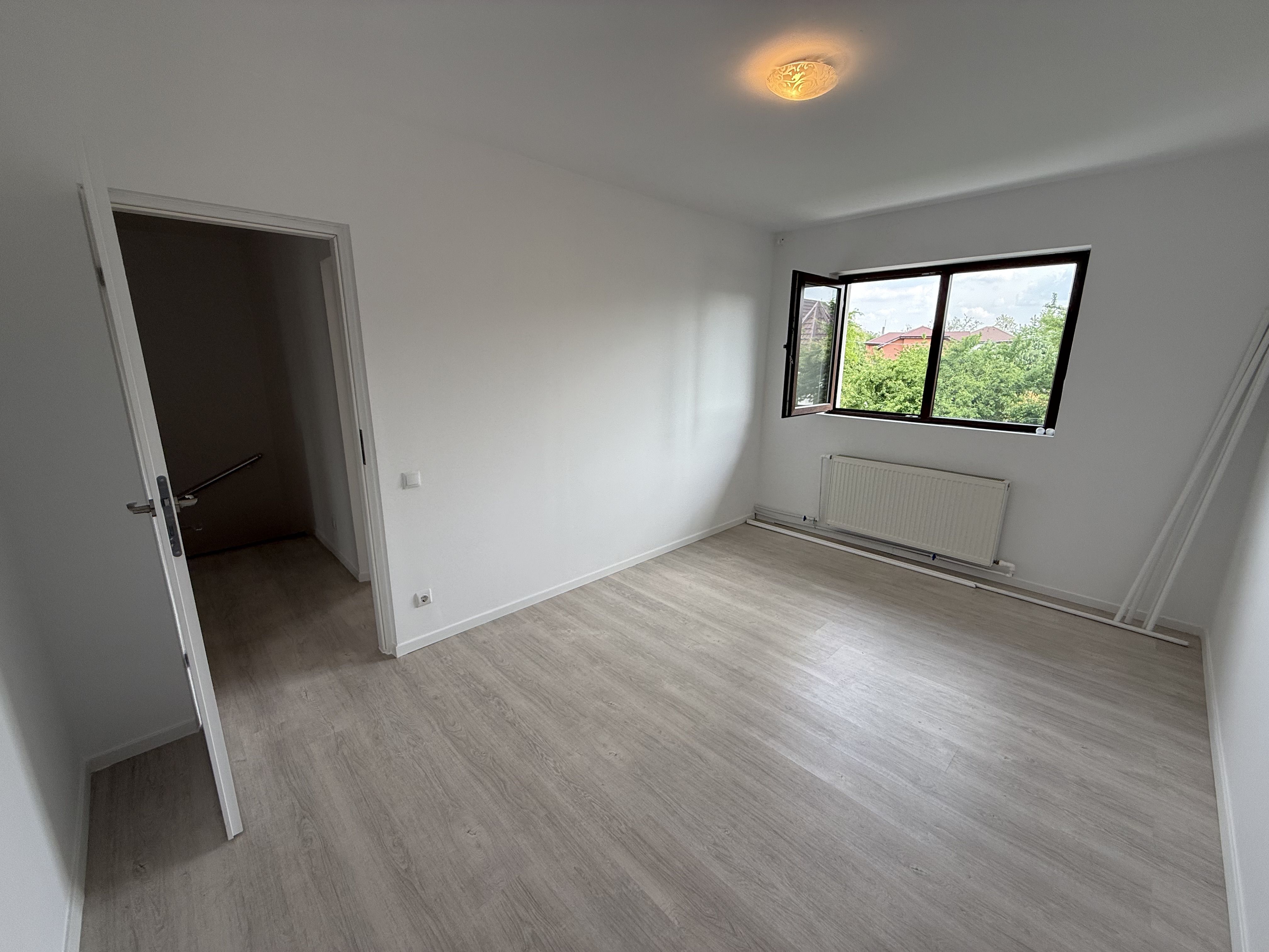 Vila 4 camere cu arhitectura deosebita langa pădure in Corbeanca ! — fotografia 15