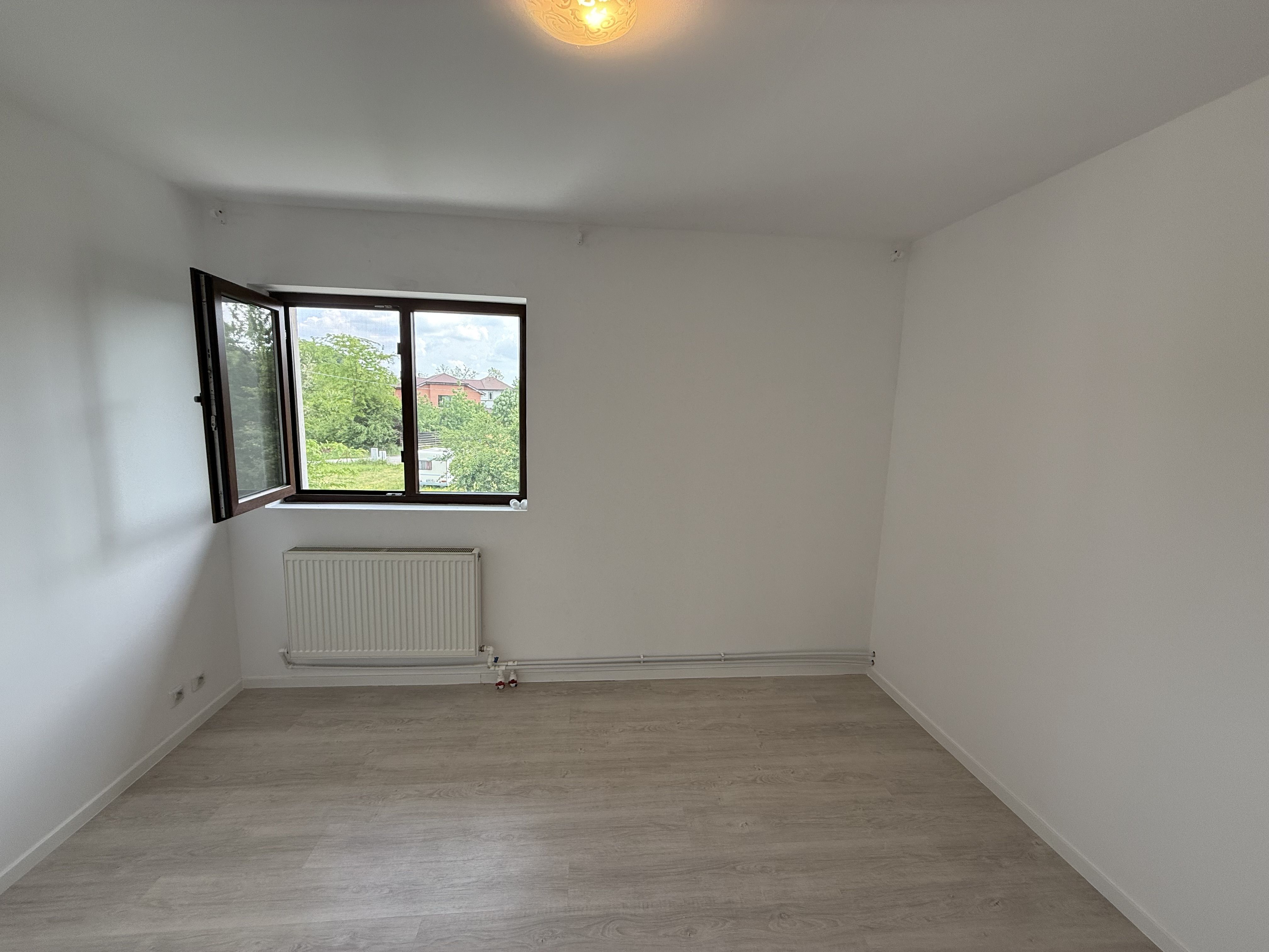 Vila 4 camere cu arhitectura deosebita langa pădure in Corbeanca ! — fotografia 16