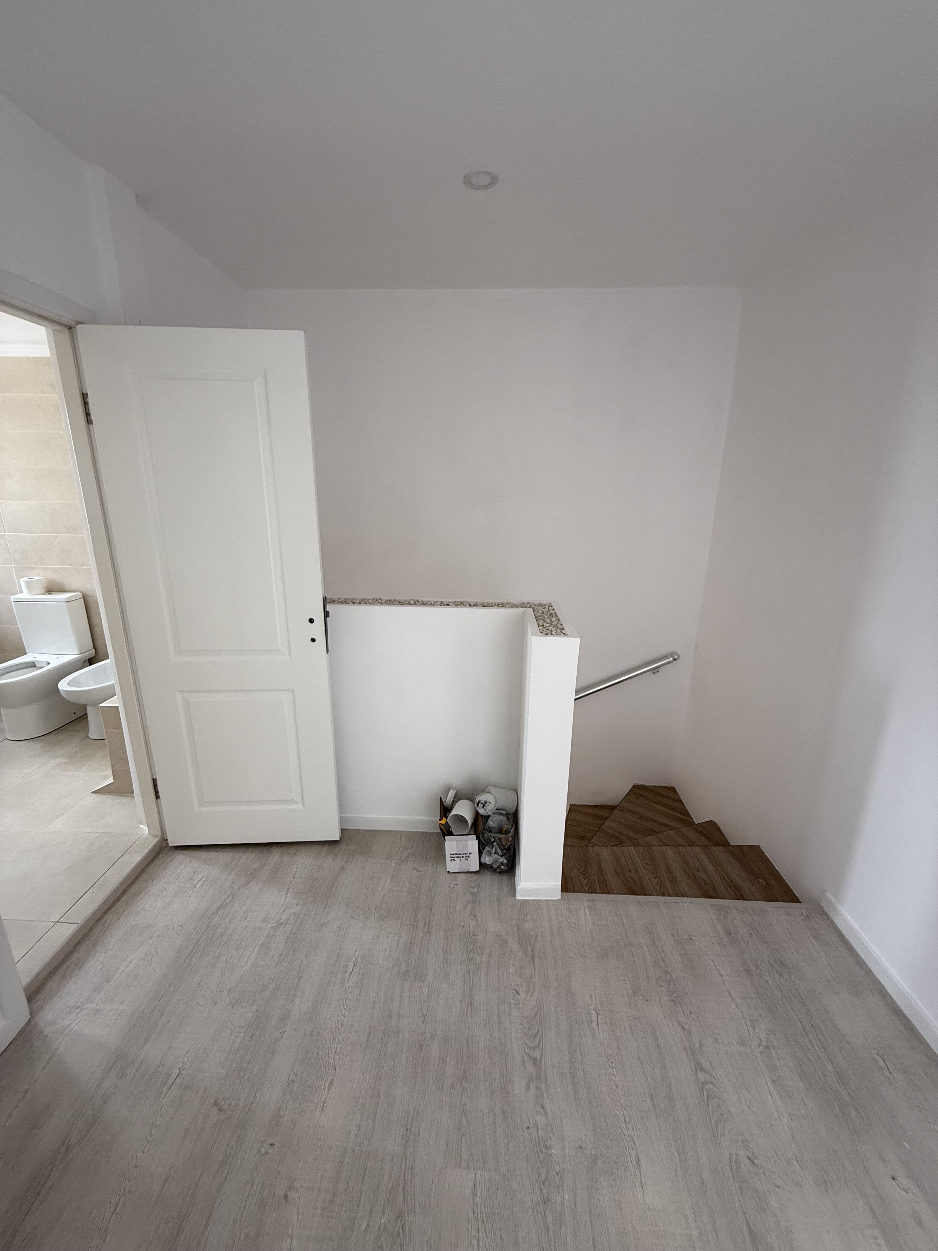Vila 4 camere cu arhitectura deosebita langa pădure in Corbeanca ! — fotografia 19