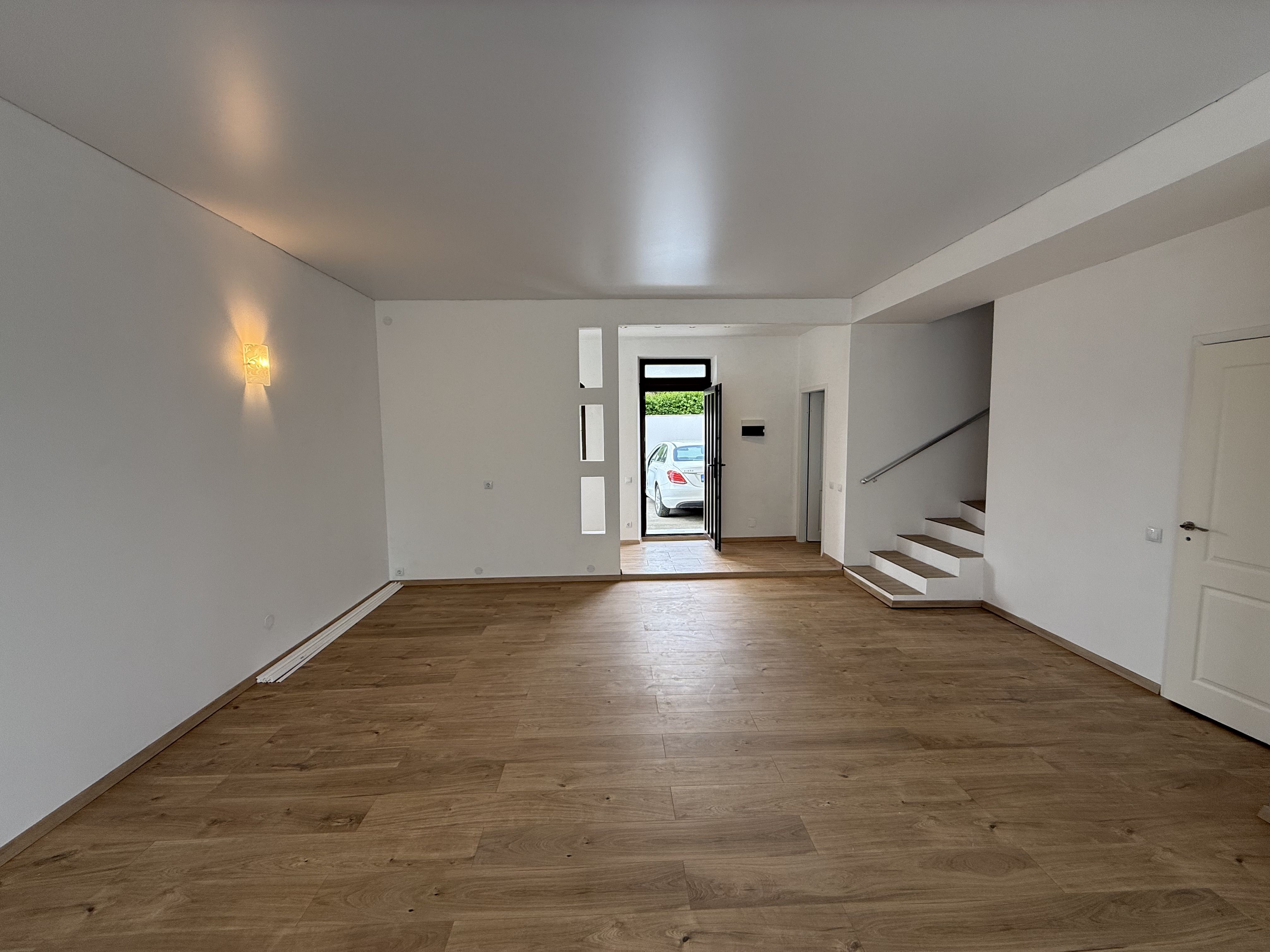 Vila 4 camere cu arhitectura deosebita langa pădure in Corbeanca ! — fotografia 4