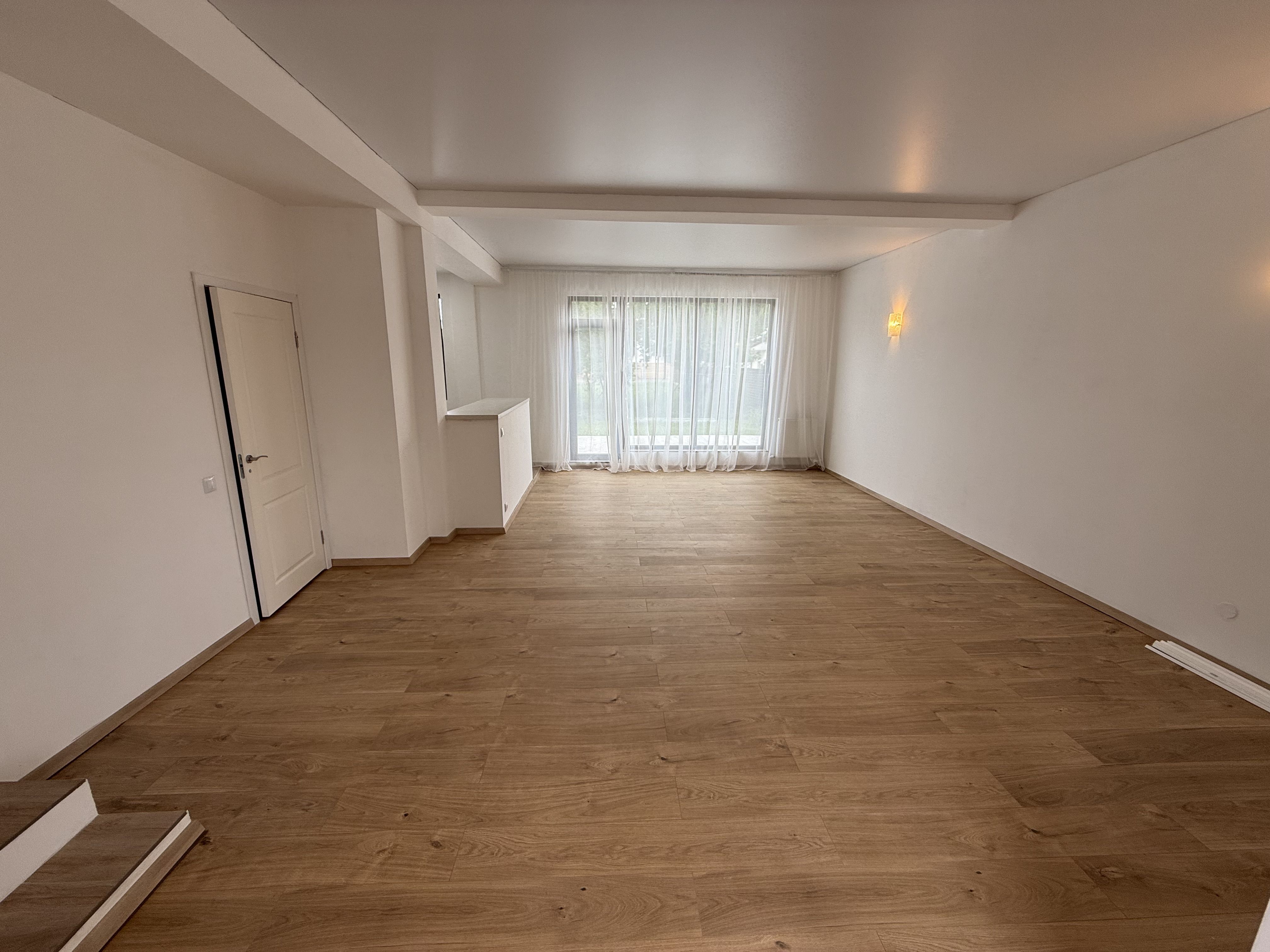 Vila 4 camere cu arhitectura deosebita langa pădure in Corbeanca ! — fotografia 5