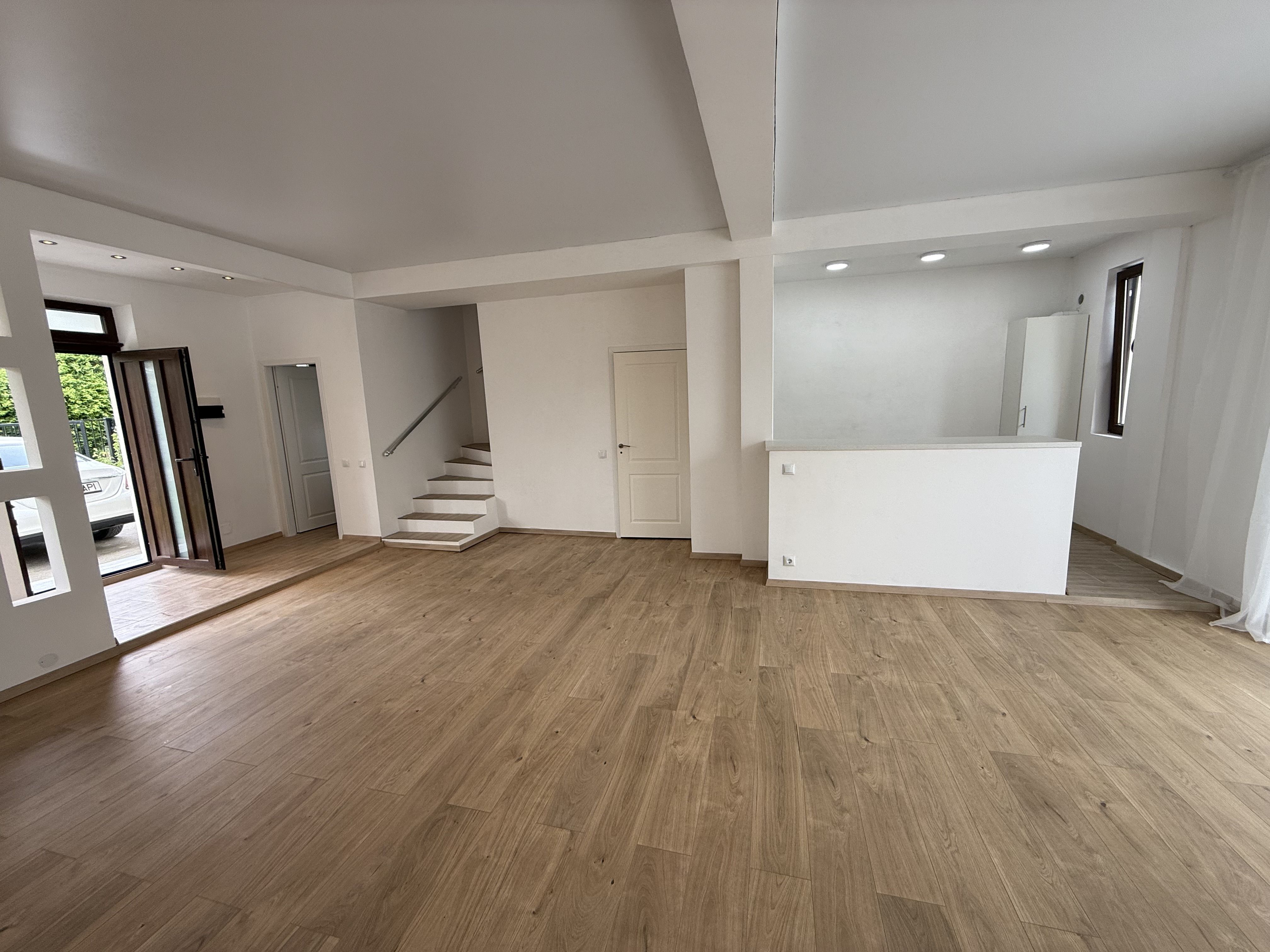 Vila 4 camere cu arhitectura deosebita langa pădure in Corbeanca ! — fotografia 6