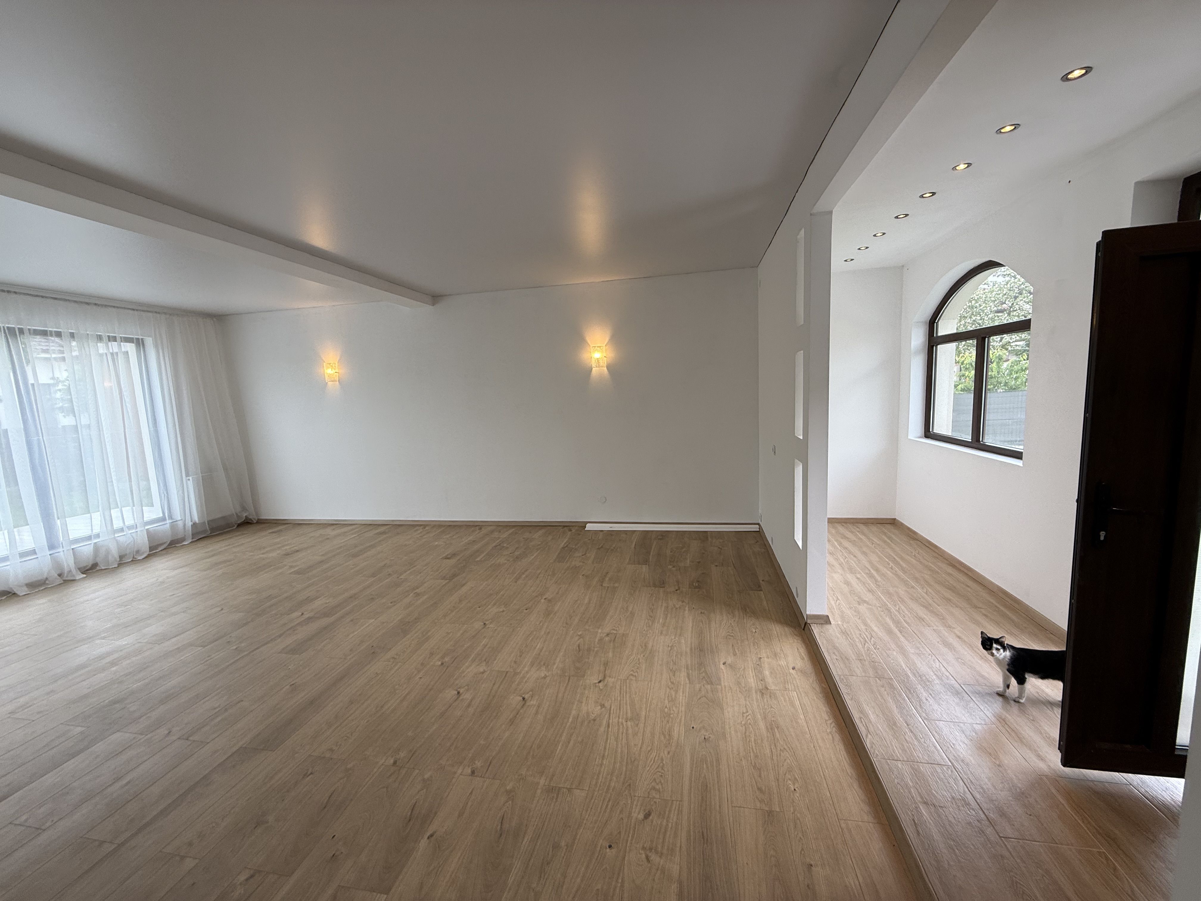 Vila 4 camere cu arhitectura deosebita langa pădure in Corbeanca ! — fotografia 7