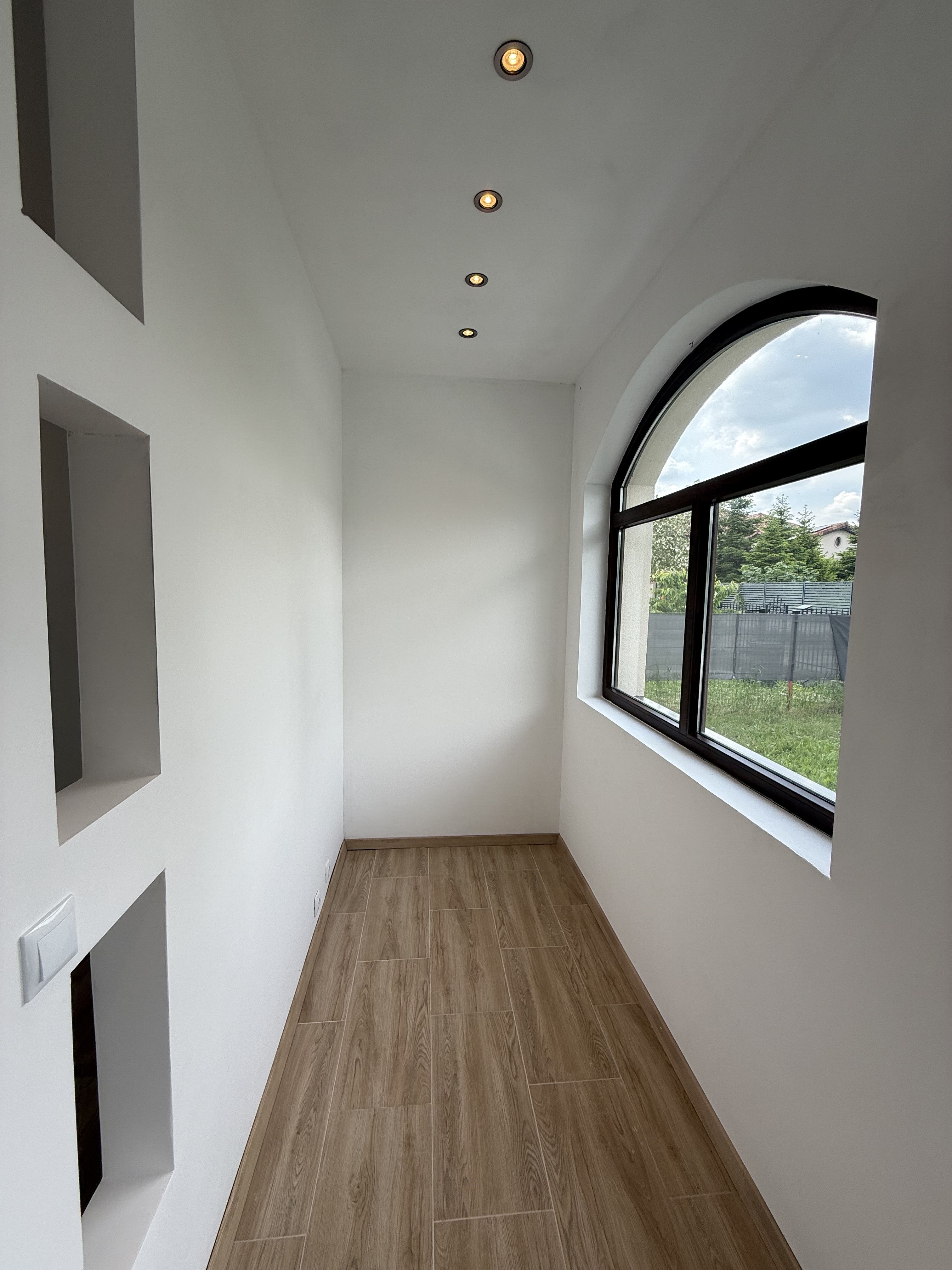 Vila 4 camere cu arhitectura deosebita langa pădure in Corbeanca ! — fotografia 8