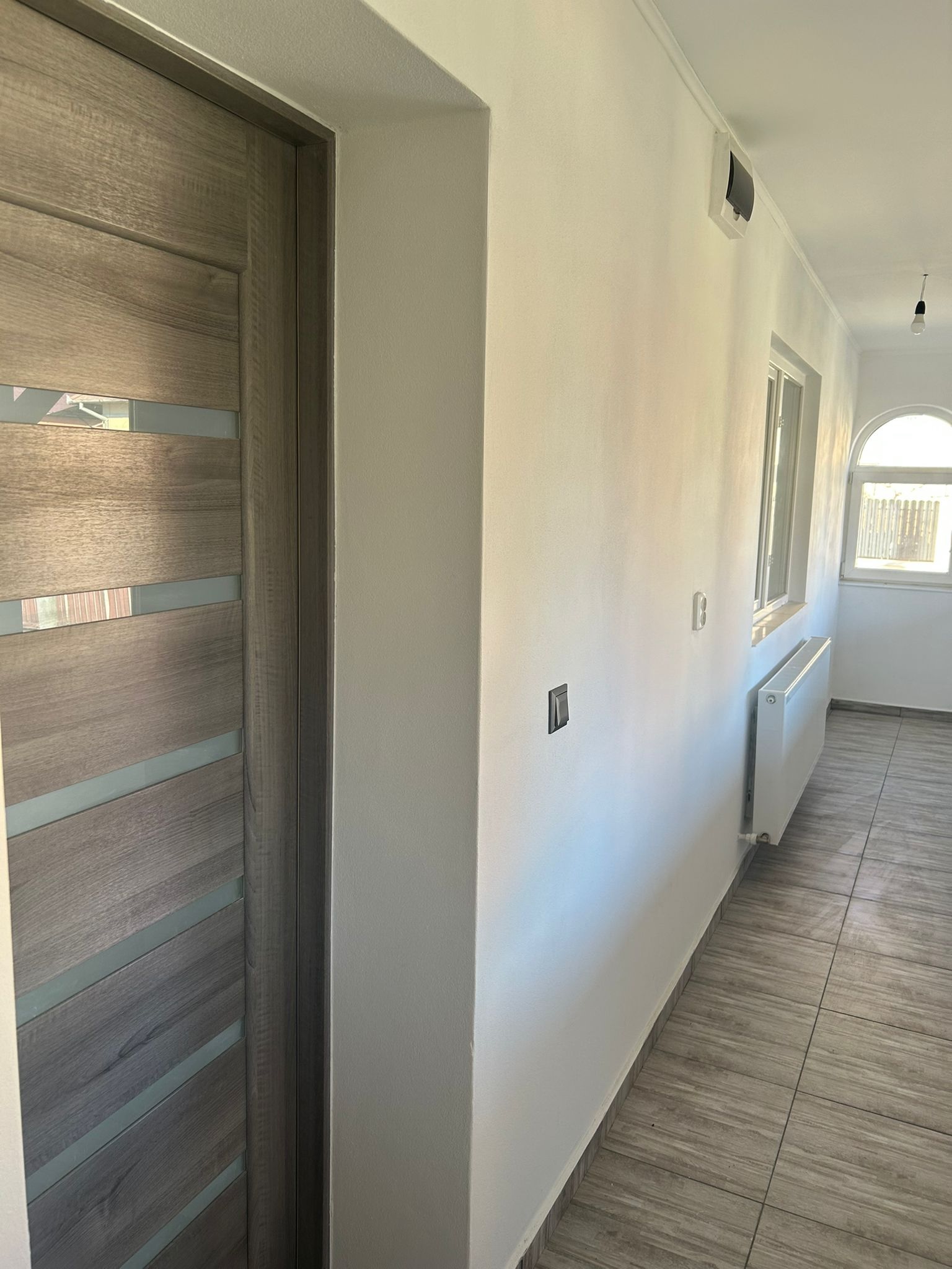 Casă din cărămidă, complet renovată, la doar 13 km de Zalău – 10 ari teren, acces asfaltat. — fotografia 3