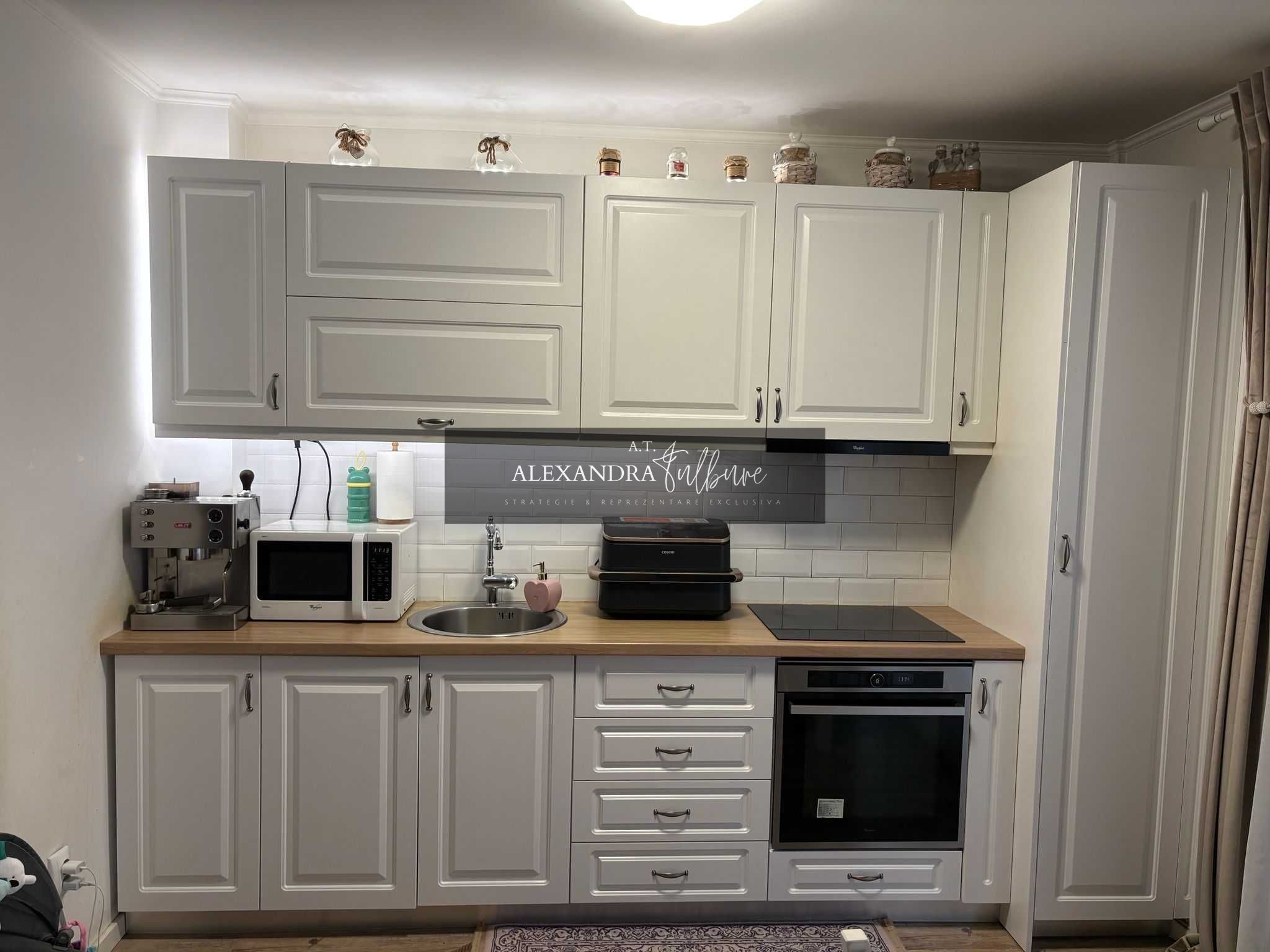 Apartament 3 camere, 2 balcoane, etaj intermediar