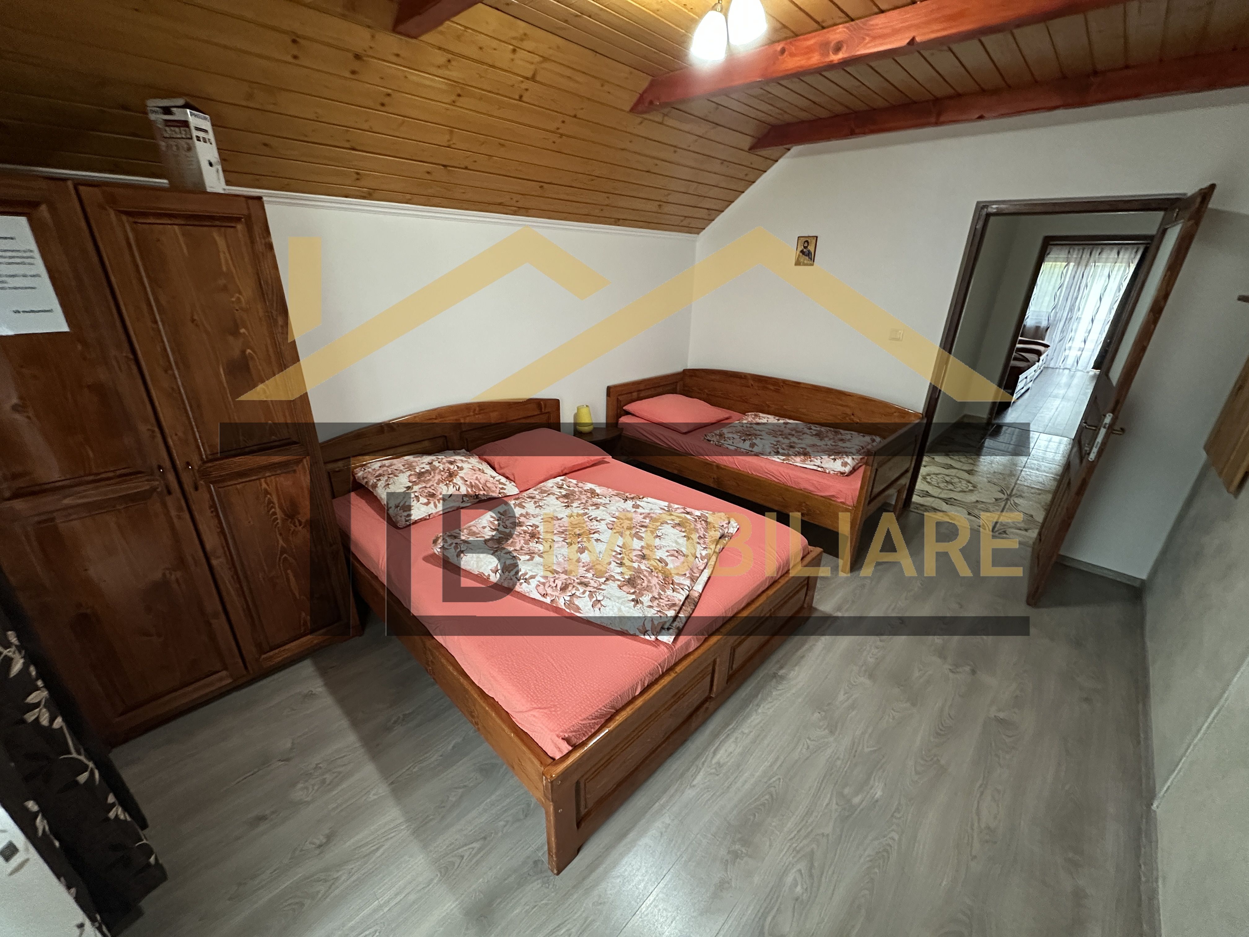Vila cu 8 camere de vanzare, teren 1580mp, Zona Praid — fotografia 10