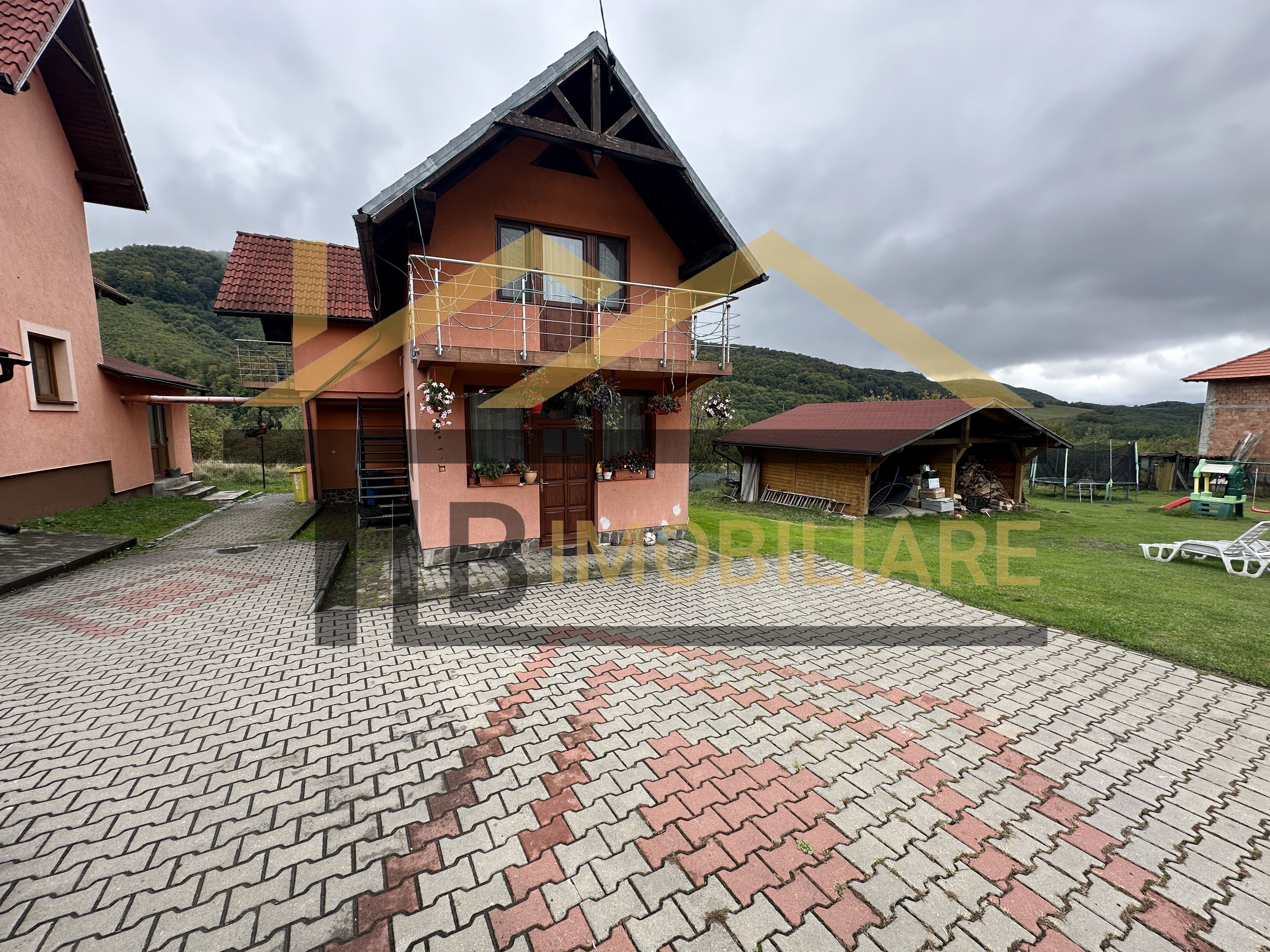 Vila cu 8 camere de vanzare, teren 1580mp, Zona Praid — fotografia 3