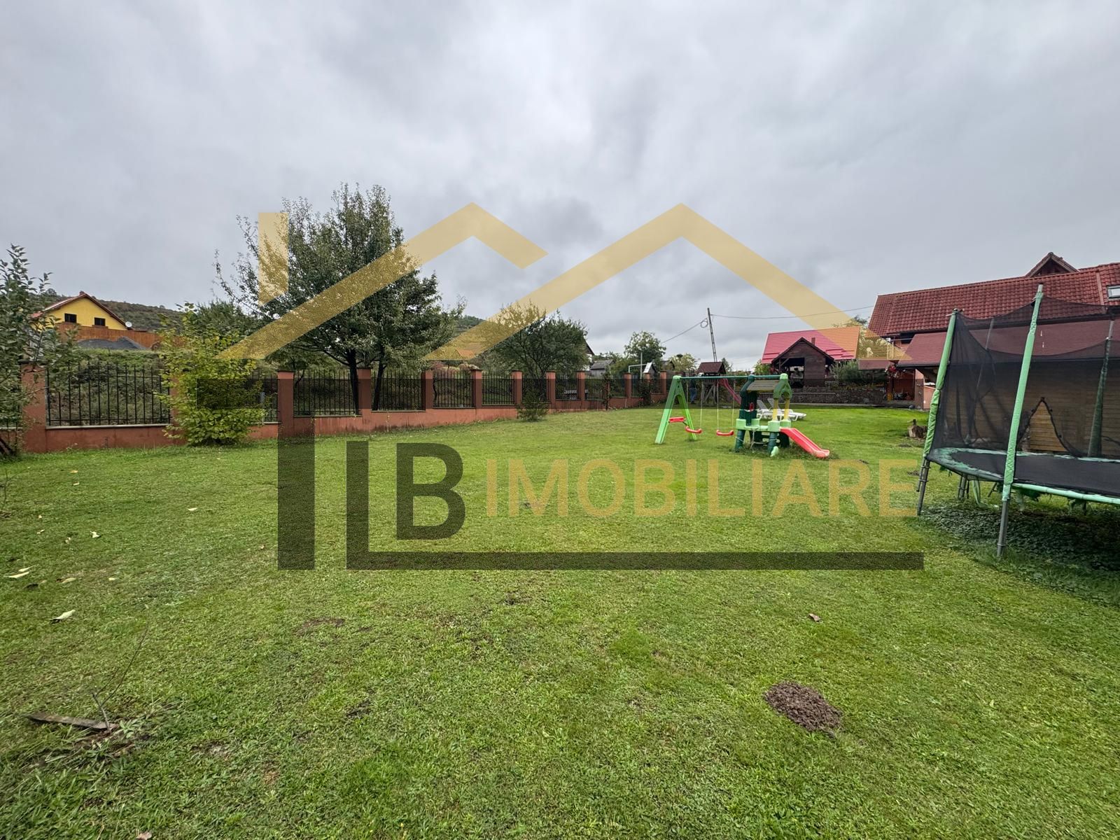 Vila cu 8 camere de vanzare, teren 1580mp, Zona Praid — fotografia 7