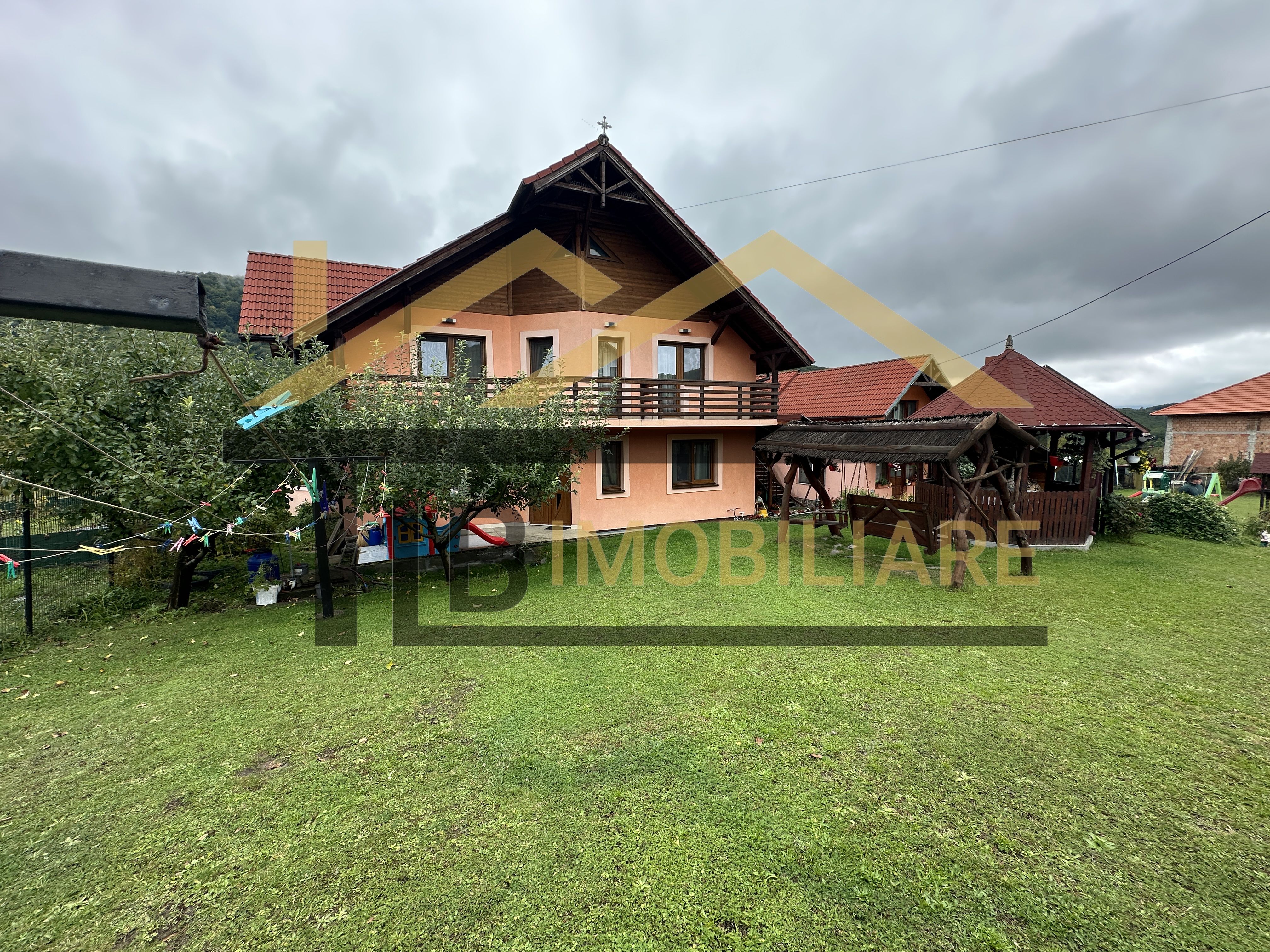 Vila cu 8 camere de vanzare, teren 1580mp, Zona Praid — fotografia 9