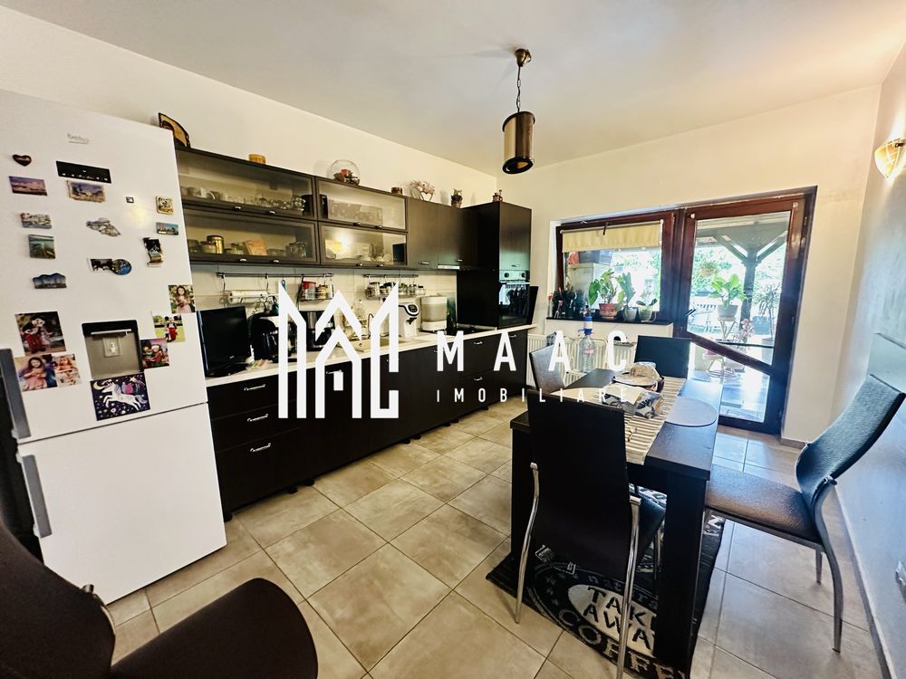 Casa moderna Vladesti | Zona Exclusivista | Curte interioara | — fotografia 5