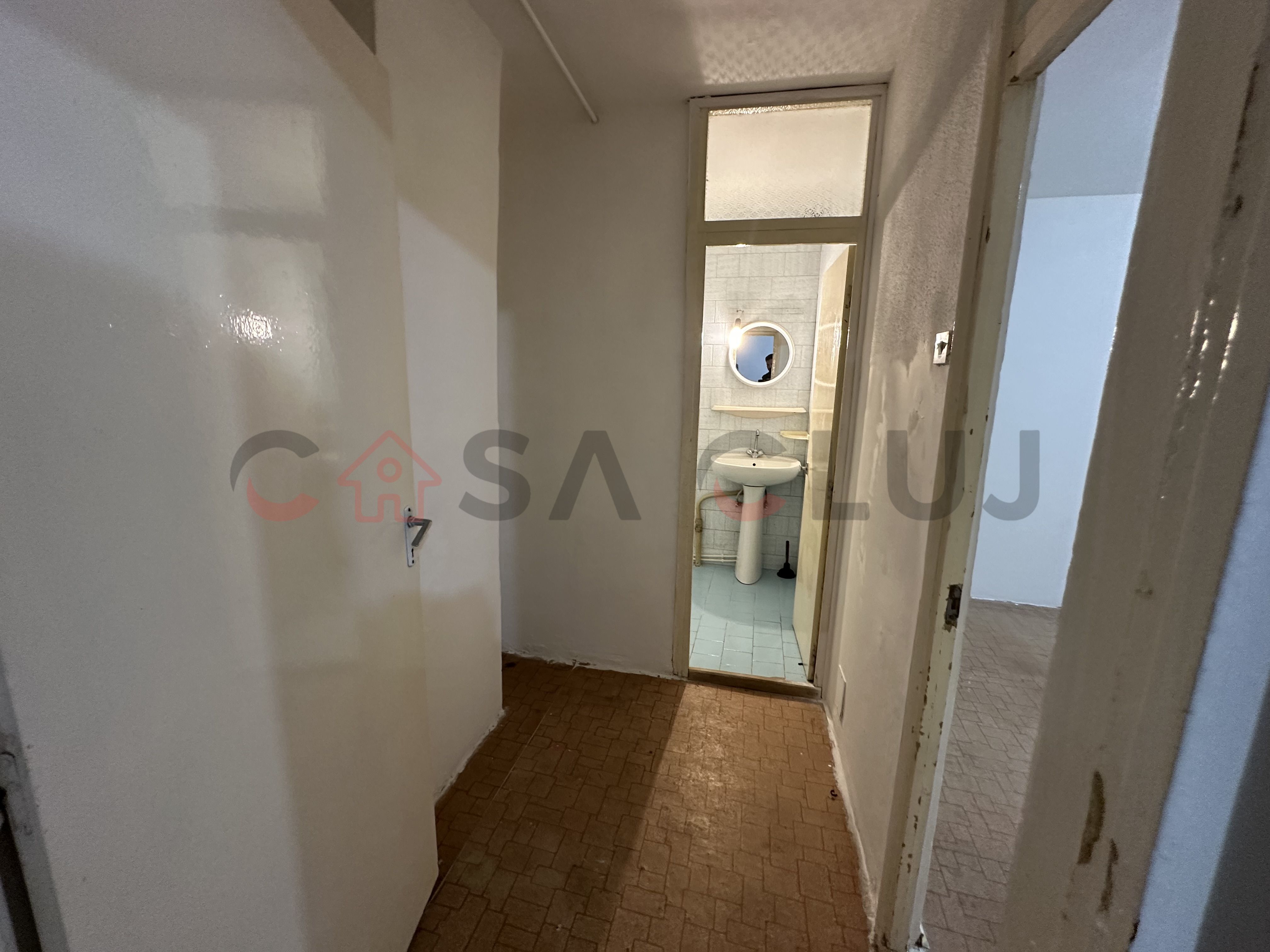 Ideal pentru familii, bine compartimentat, in zona linistita — fotografia 8
