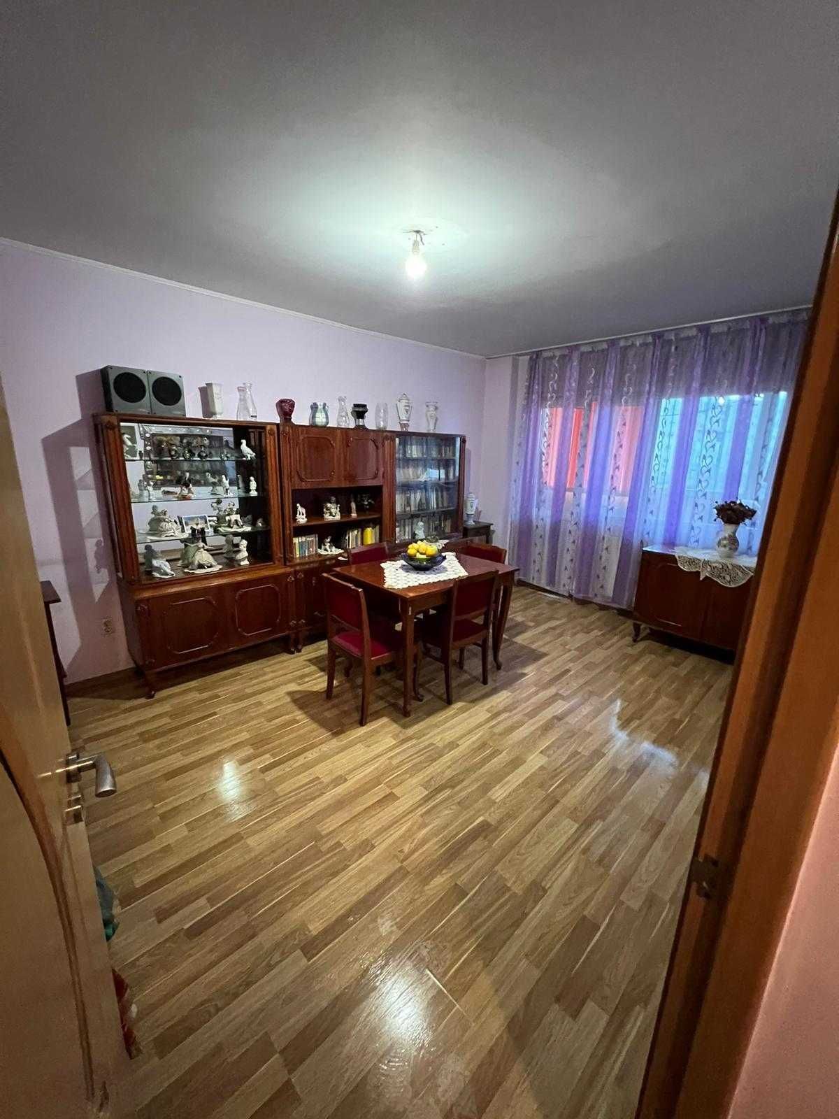Vand 3 camere dec., confort 1, sos. Alexandriei - Piata Rahova - Teius — fotografia 4