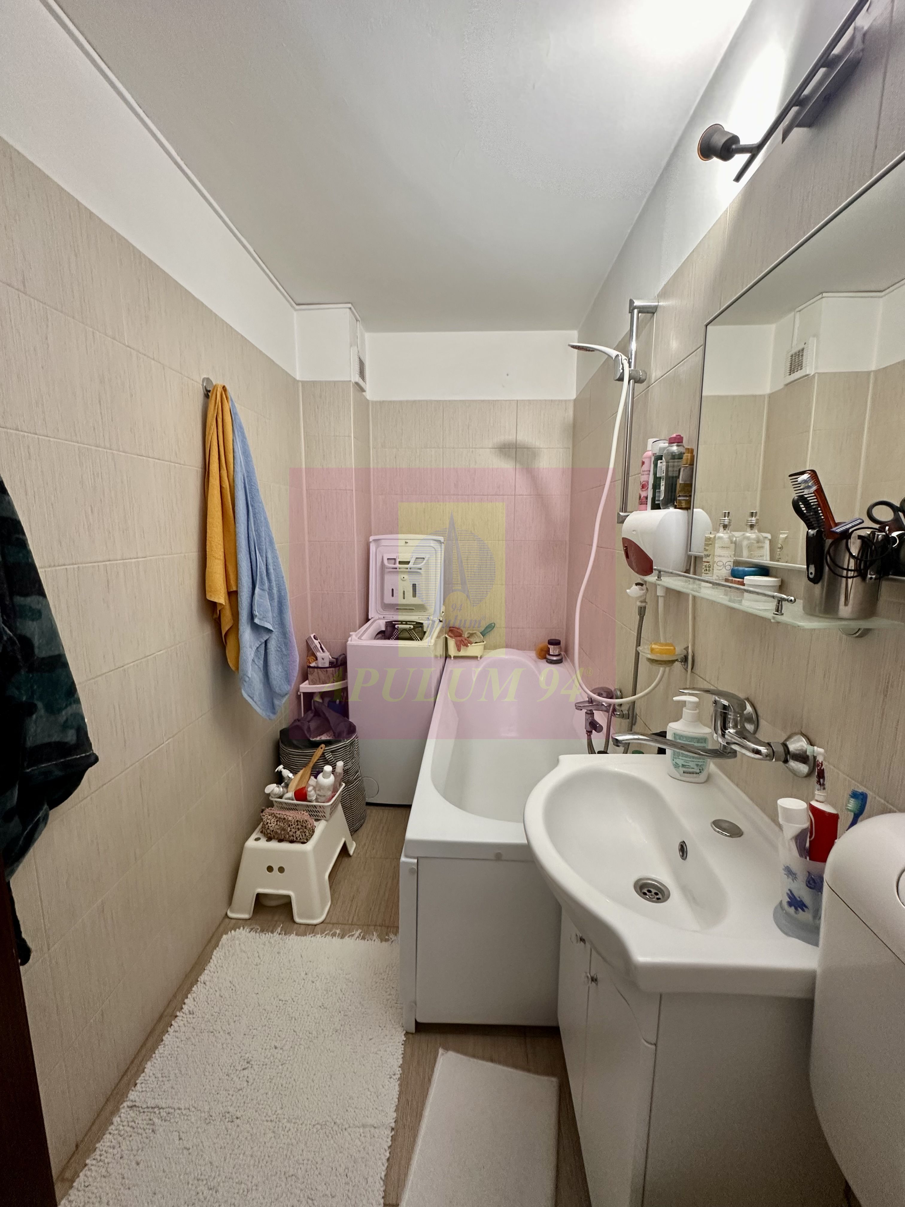 2 camere de vanzare Sebastian - Novaci — fotografia 5