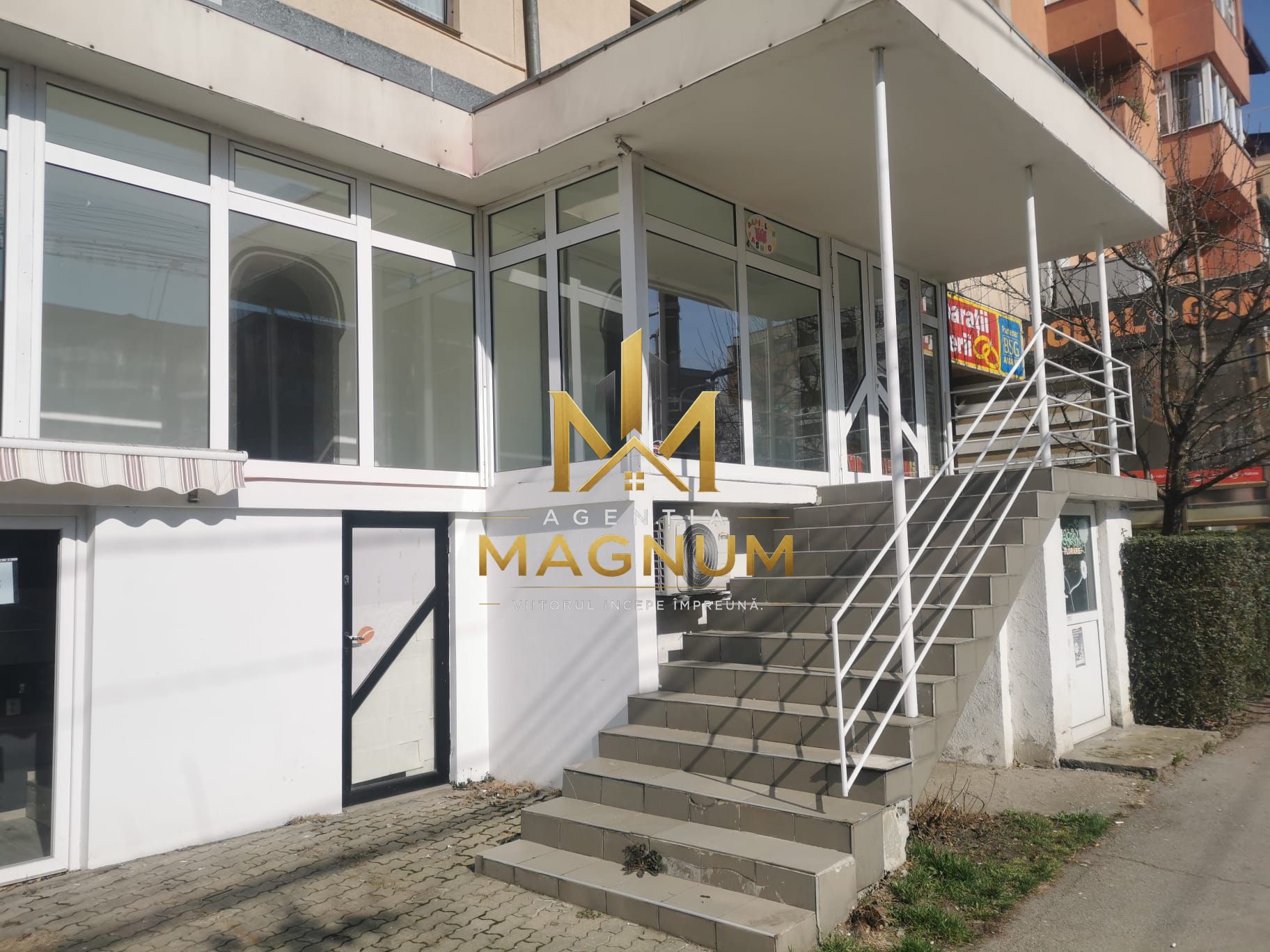Spațiu comercial stradal | Vitrină mare | Zonă cu trafic intens — fotografia 4