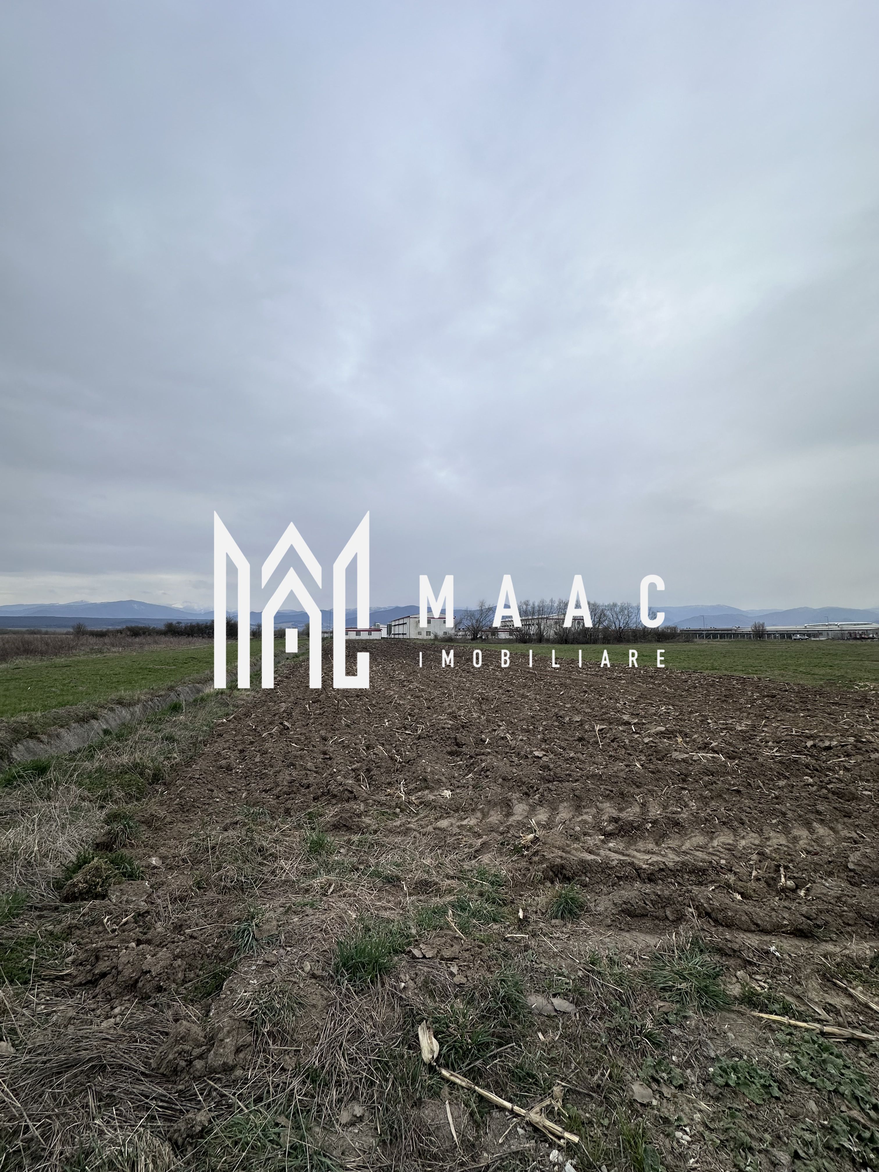 Teren intravilan | 1.530 mp |cu dublă deschidere la drum
