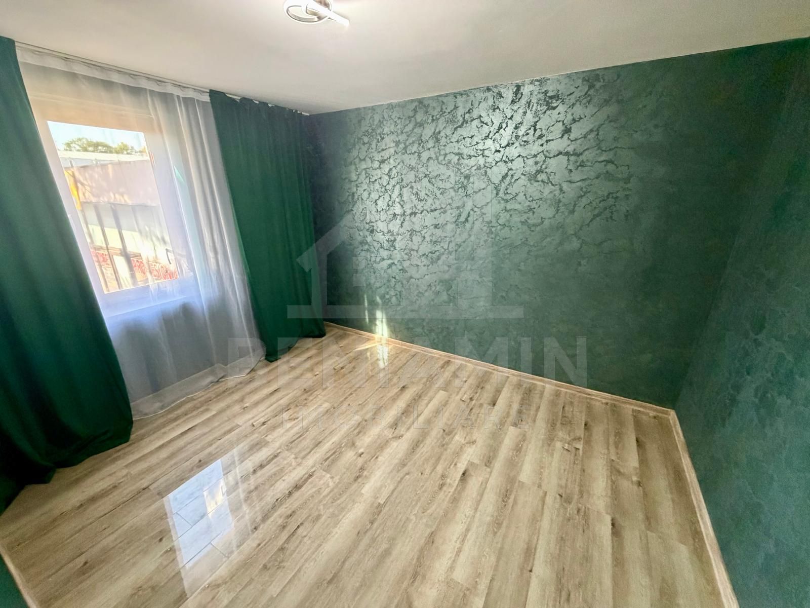 3 camere semidecomandat - Billa - etaj 1 - renovat -teava gaze — fotografia 3