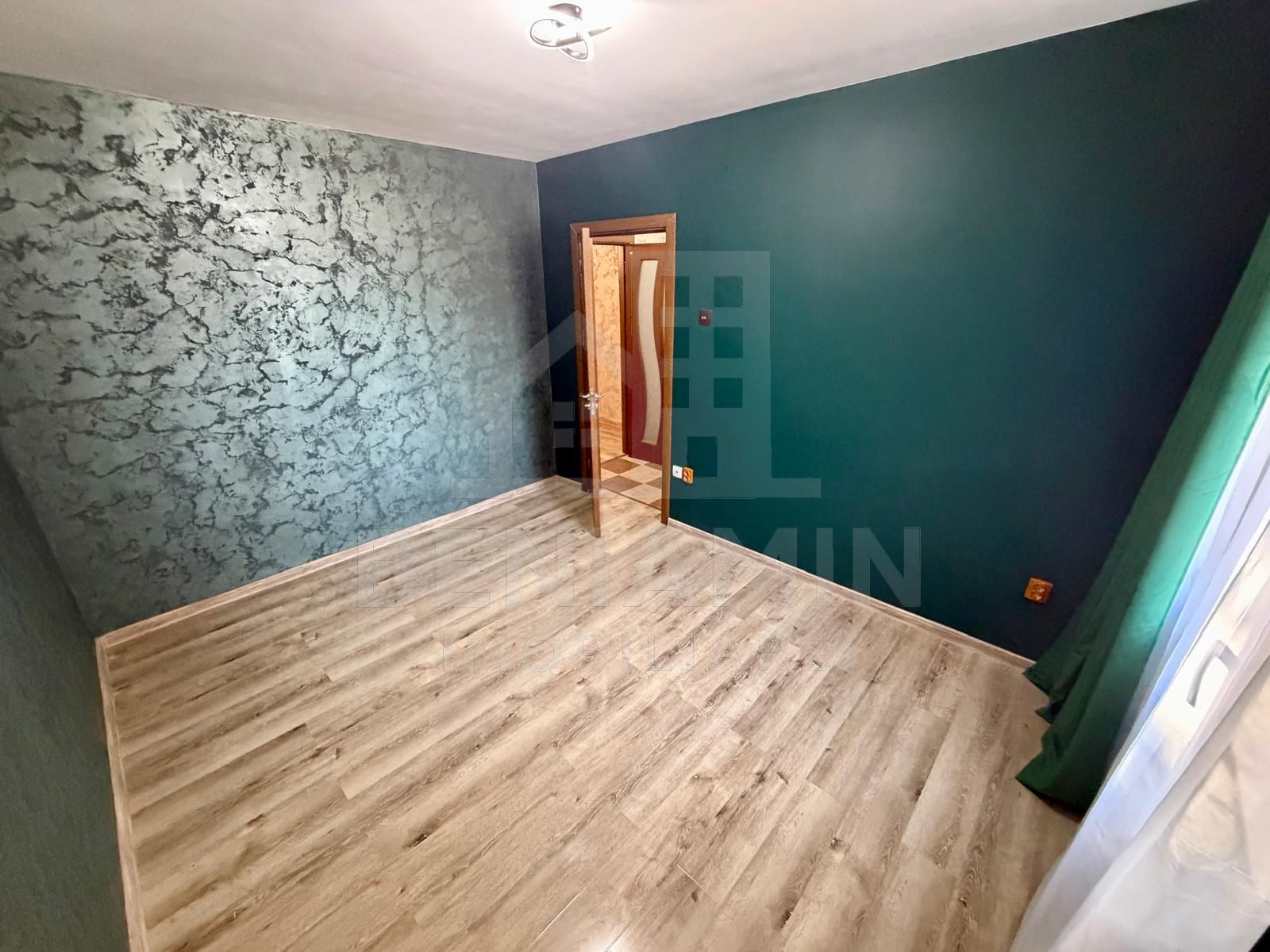 3 camere semidecomandat - Billa - etaj 1 - renovat -teava gaze — fotografia 4