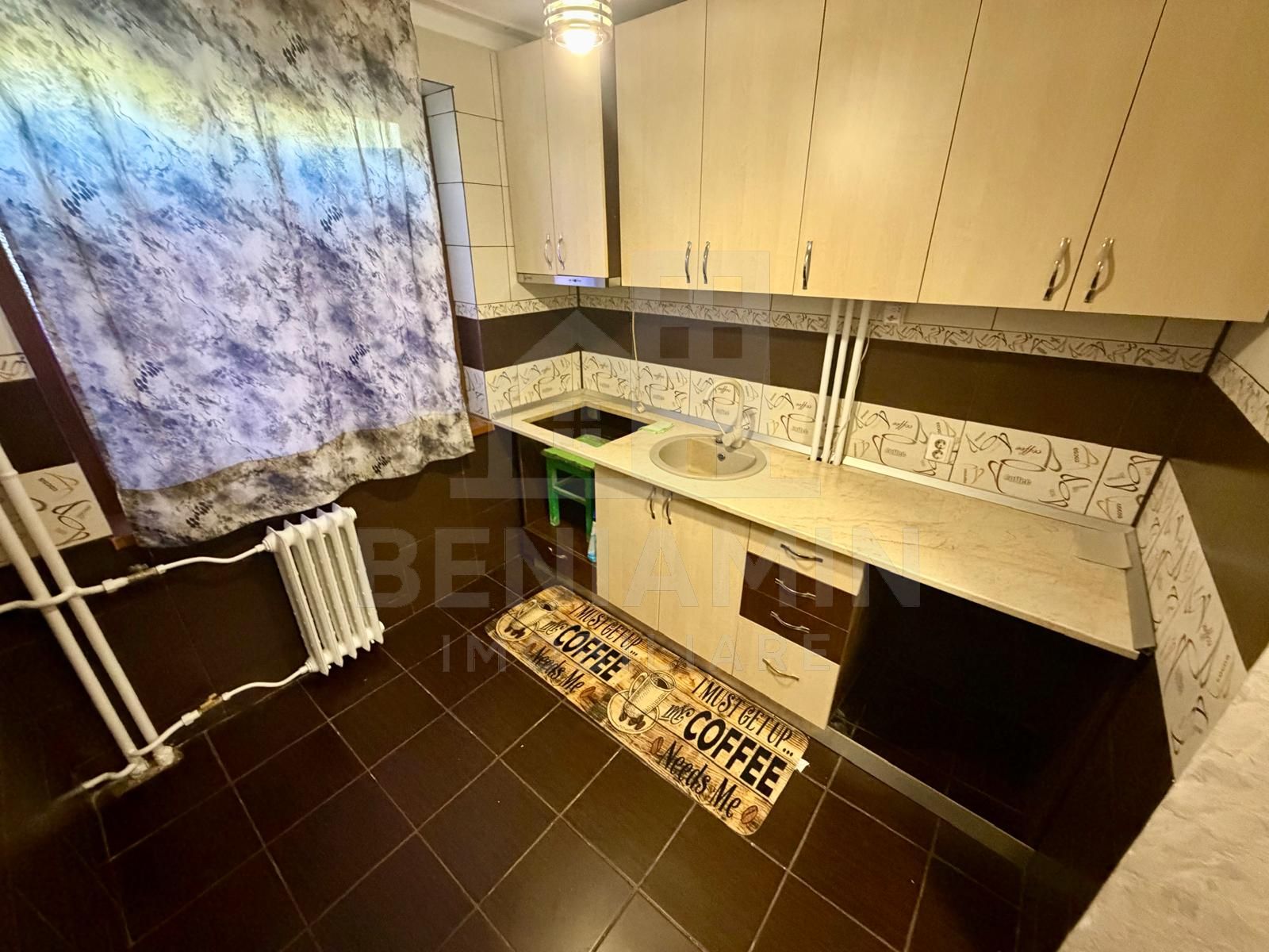 3 camere semidecomandat - Billa - etaj 1 - renovat -teava gaze — fotografia 6