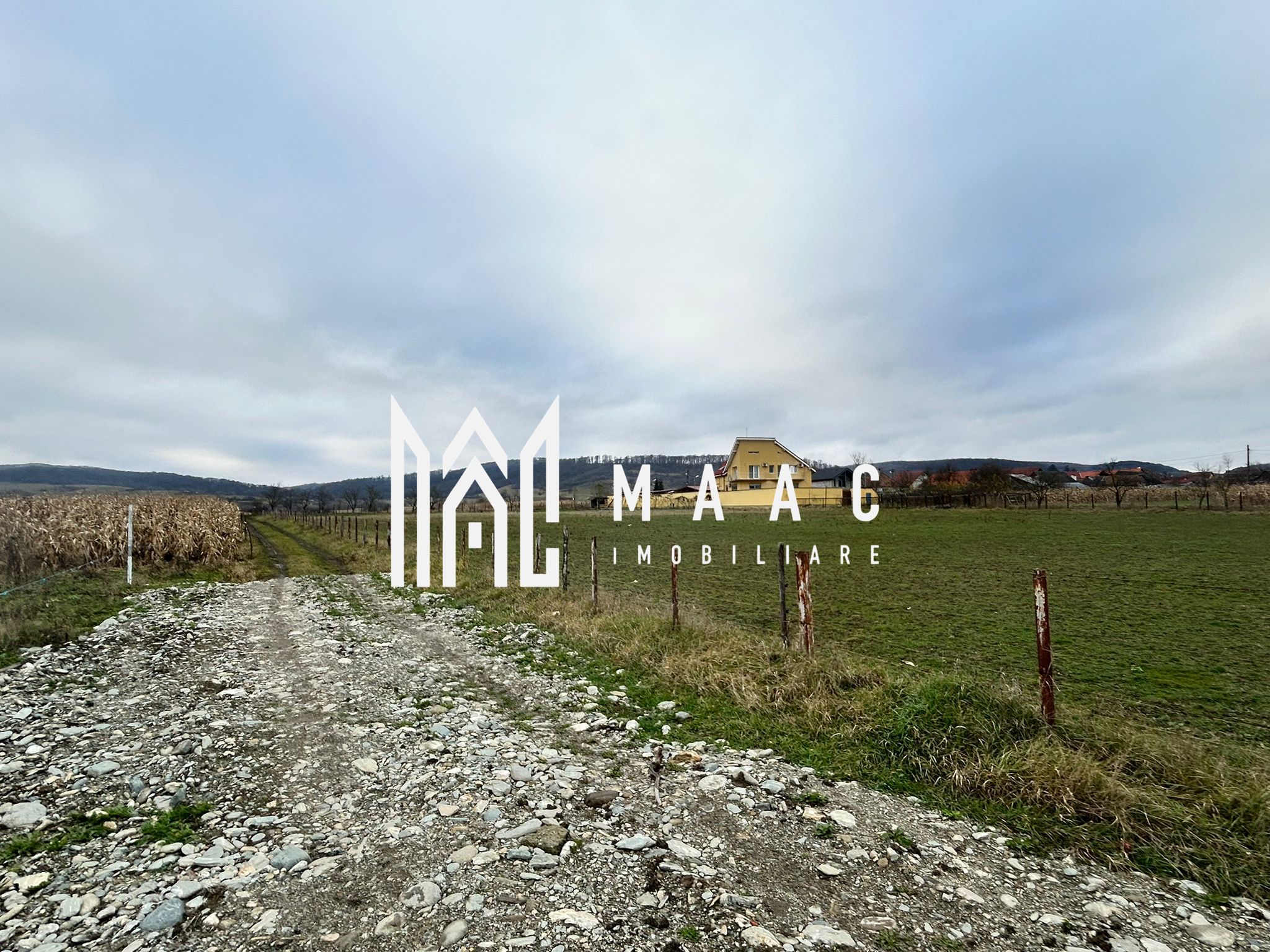 Teren intravilan | 860 mp | Deschidere 16 m | Priveliște montană | Bradu — fotografia 9
