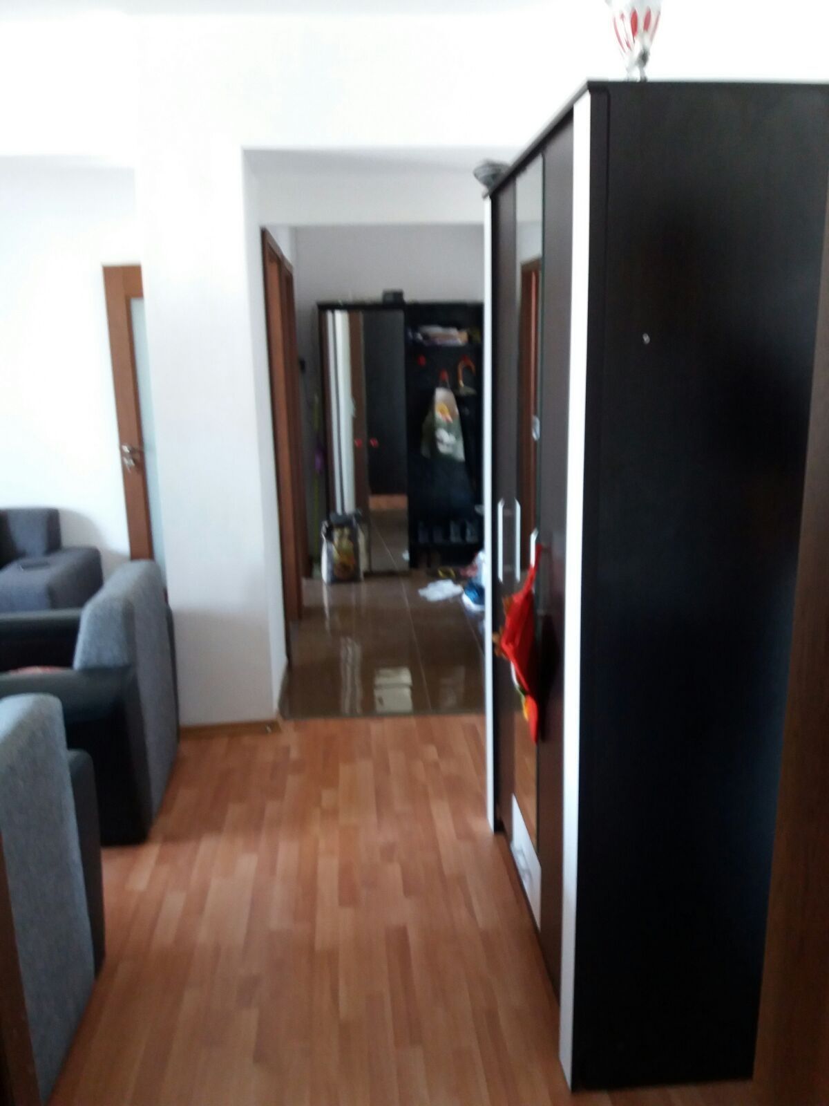 BRASADAS închiriază ap 2 cam decomandat Et 5/7 - Unirii. — fotografia 3