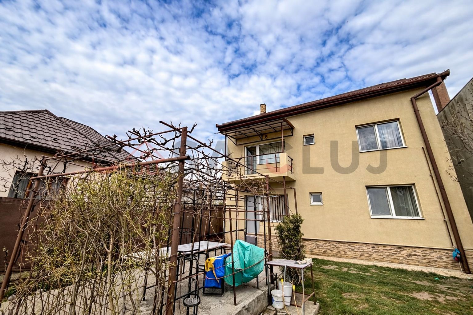 Curte generoasa - Casa Intretinuta - Zona Pod Ira