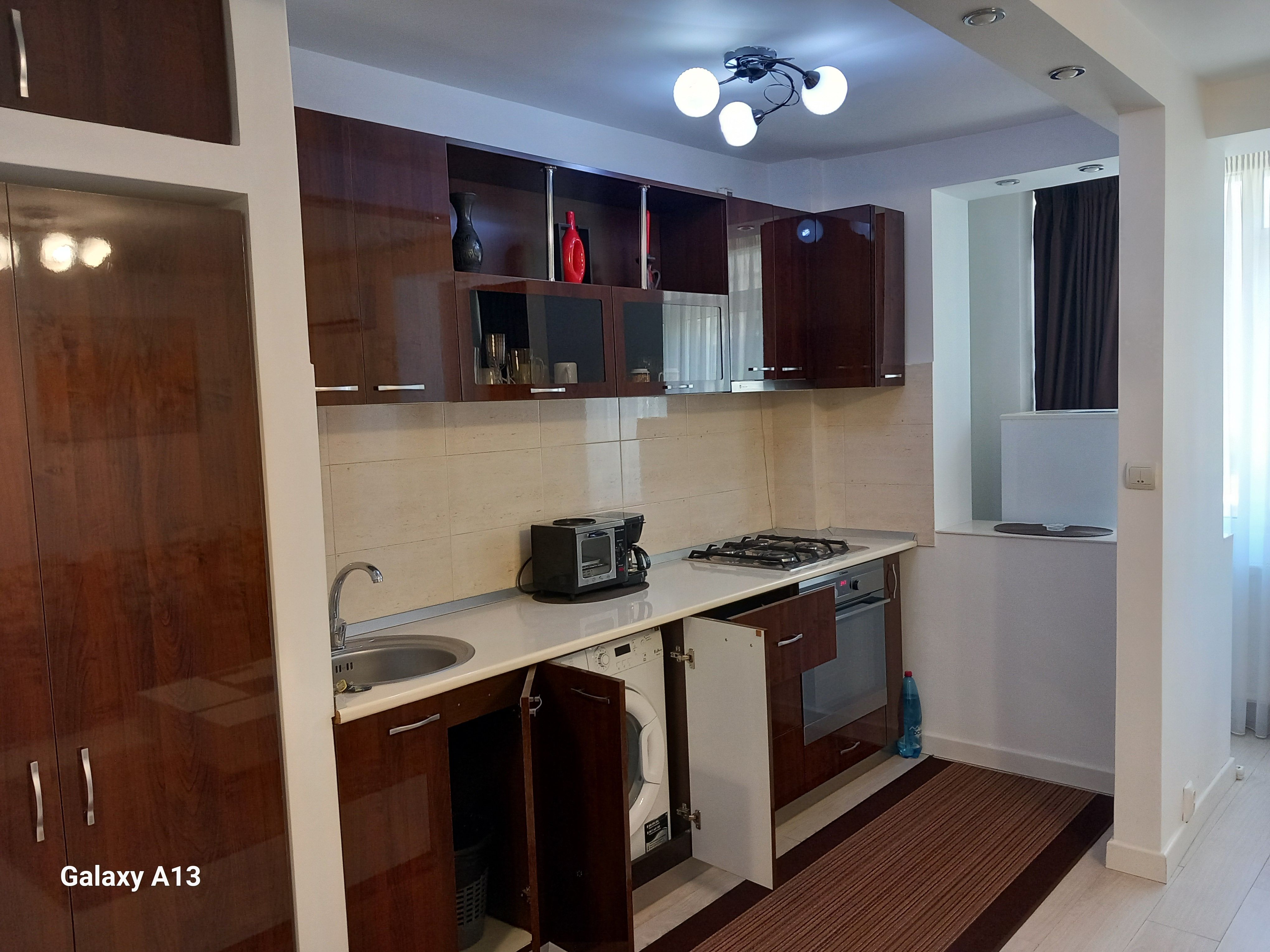 BRASADAS închiriază ap 2 cam etaj 1/8 50mp Piata UNIRII. — fotografia 3